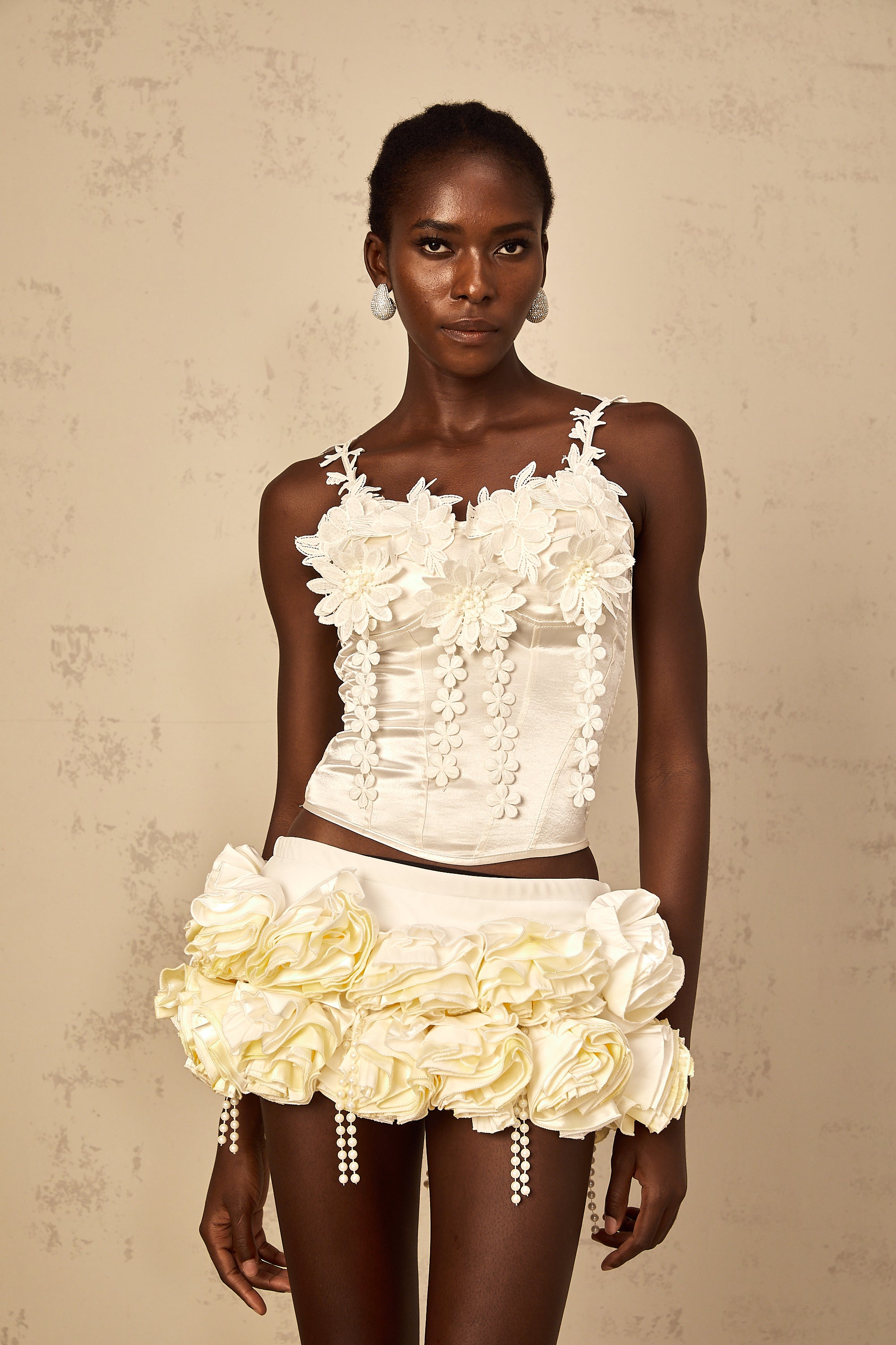 Mélina white floral-embroidered cropped top