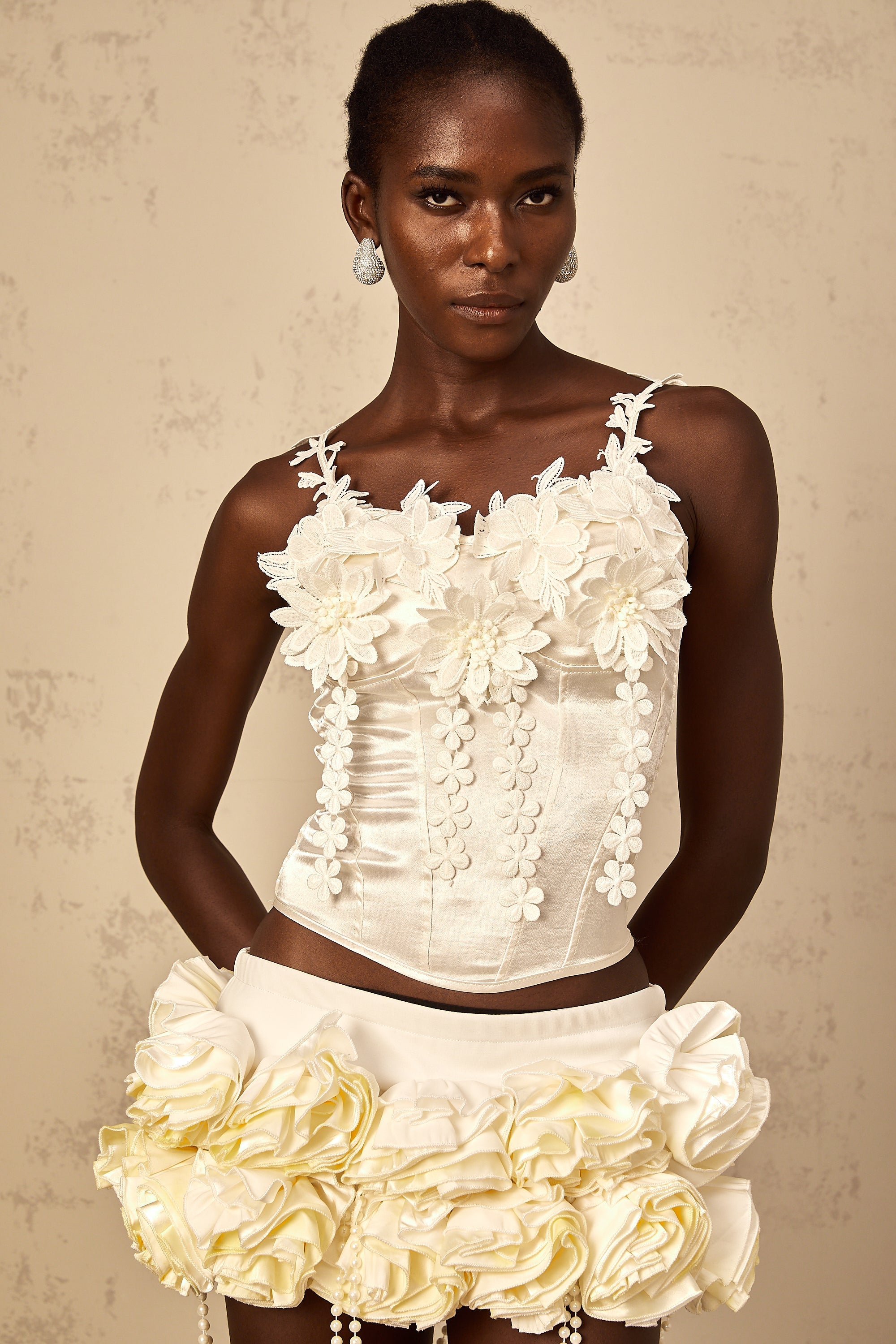 Mélina white floral-embroidered cropped top