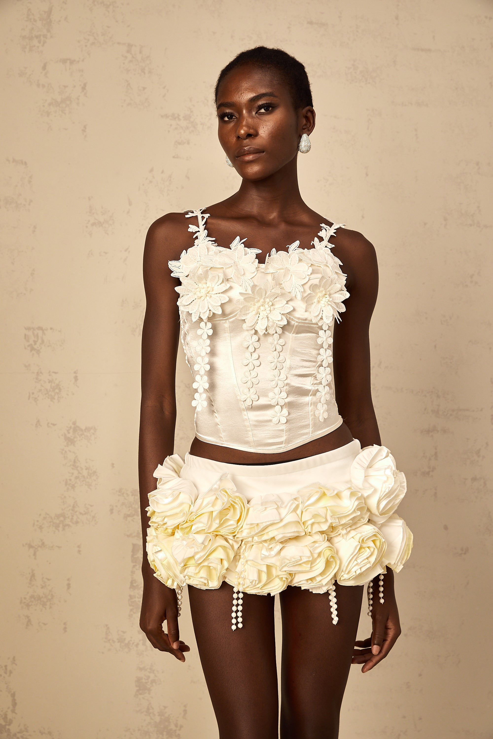 Mélina white floral-embroidered cropped top