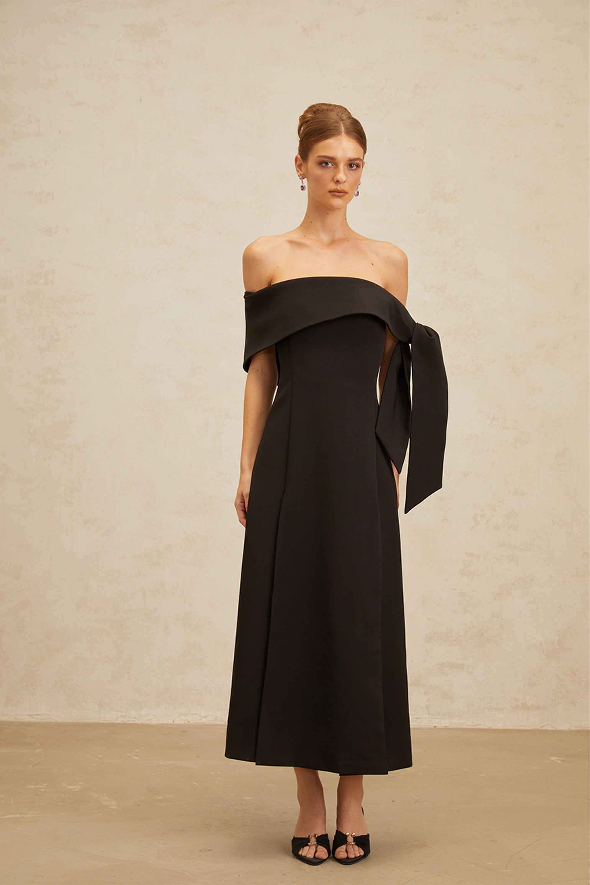 Bianca Black Off-Shoulder Bowknot Maxi Dress