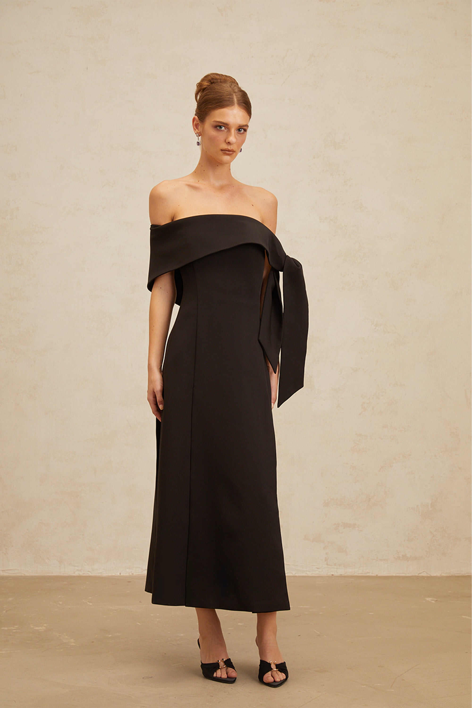 Bianca Black Off-Shoulder Bowknot Maxi Dress