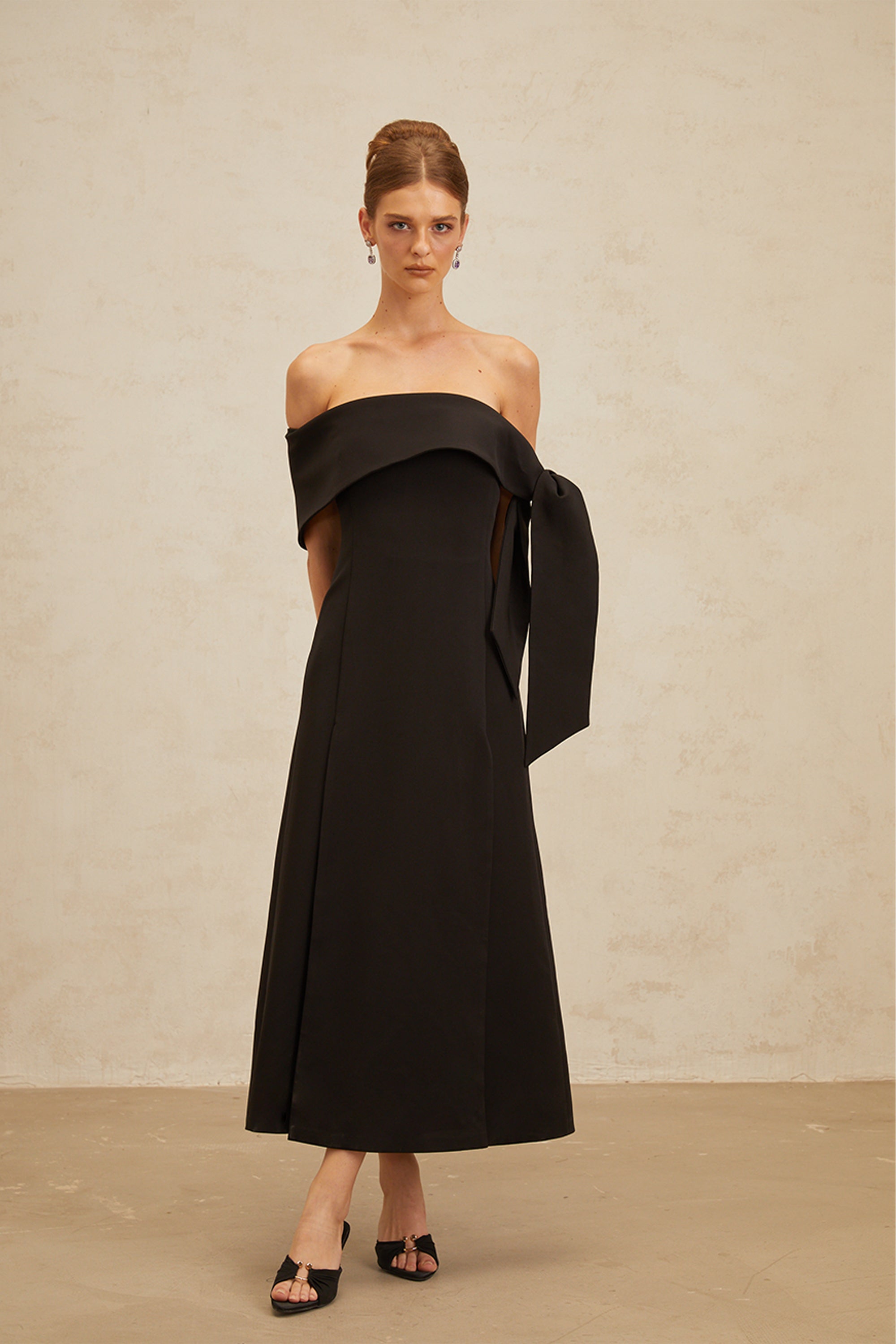 Bianca Black Off-Shoulder Bowknot Maxi Dress