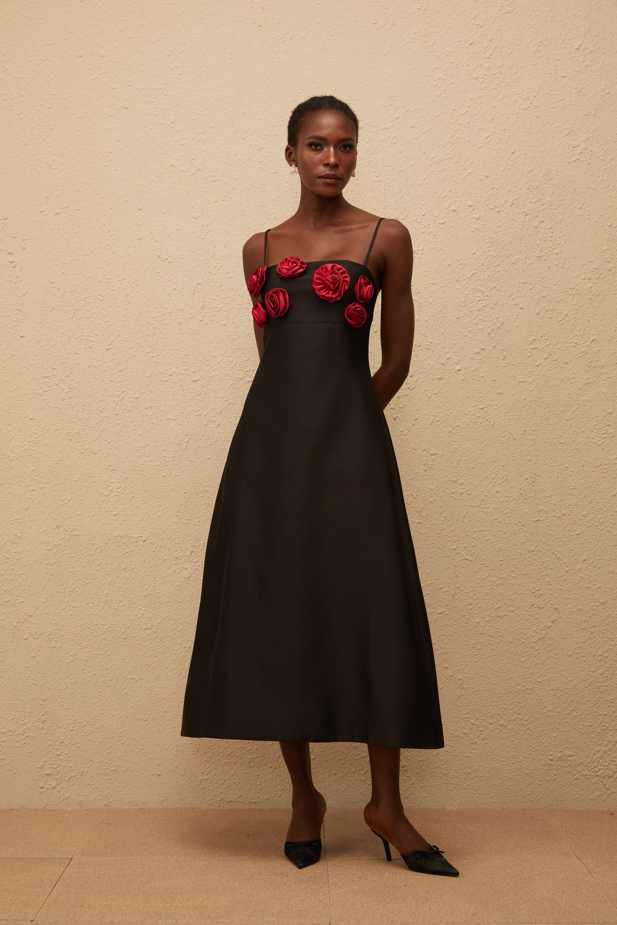 Kéziah Black Rose Appliqué Midi Dress