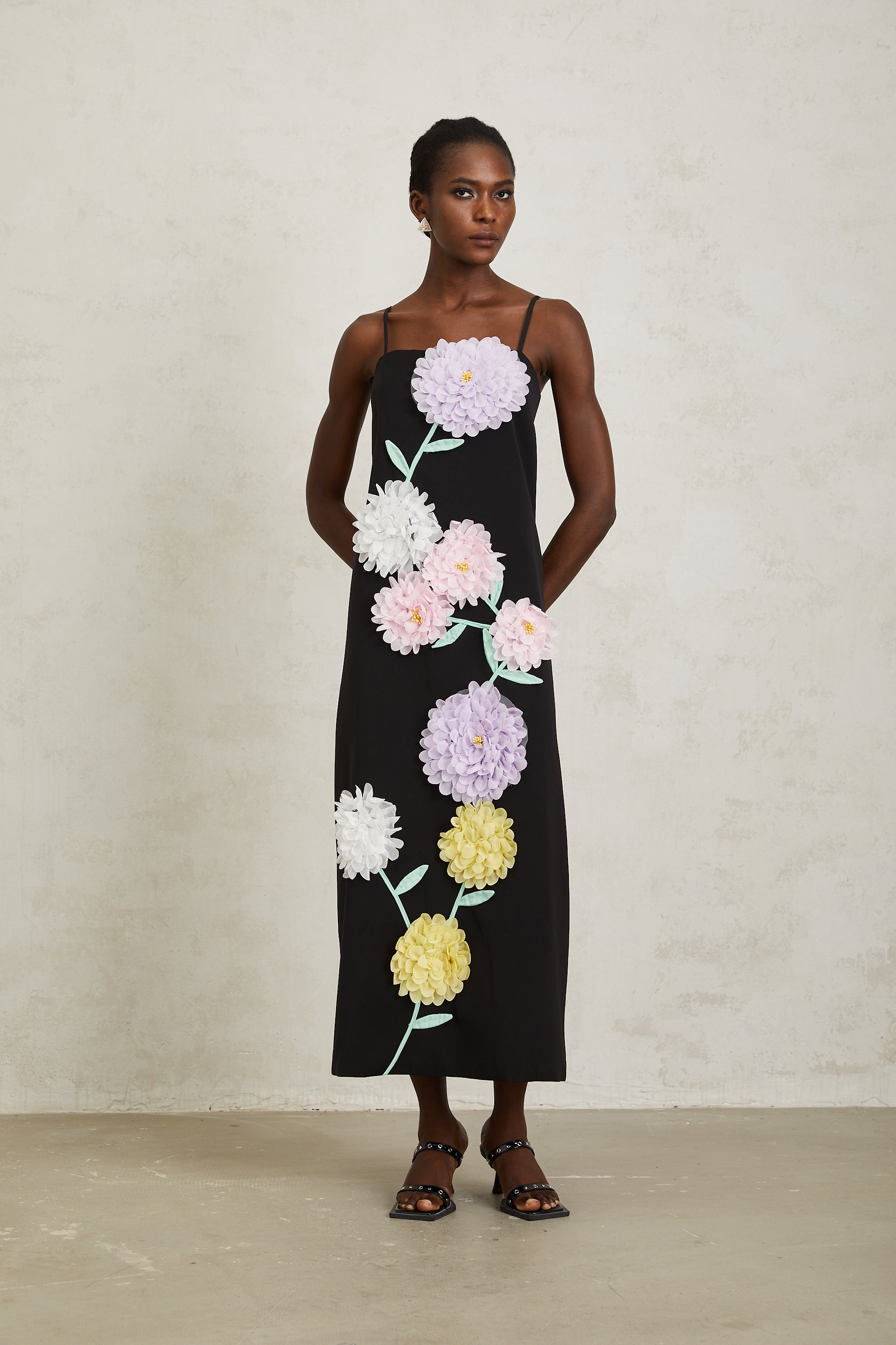 Véronique Black 3D Petal Sleeveless Midi Dress - black