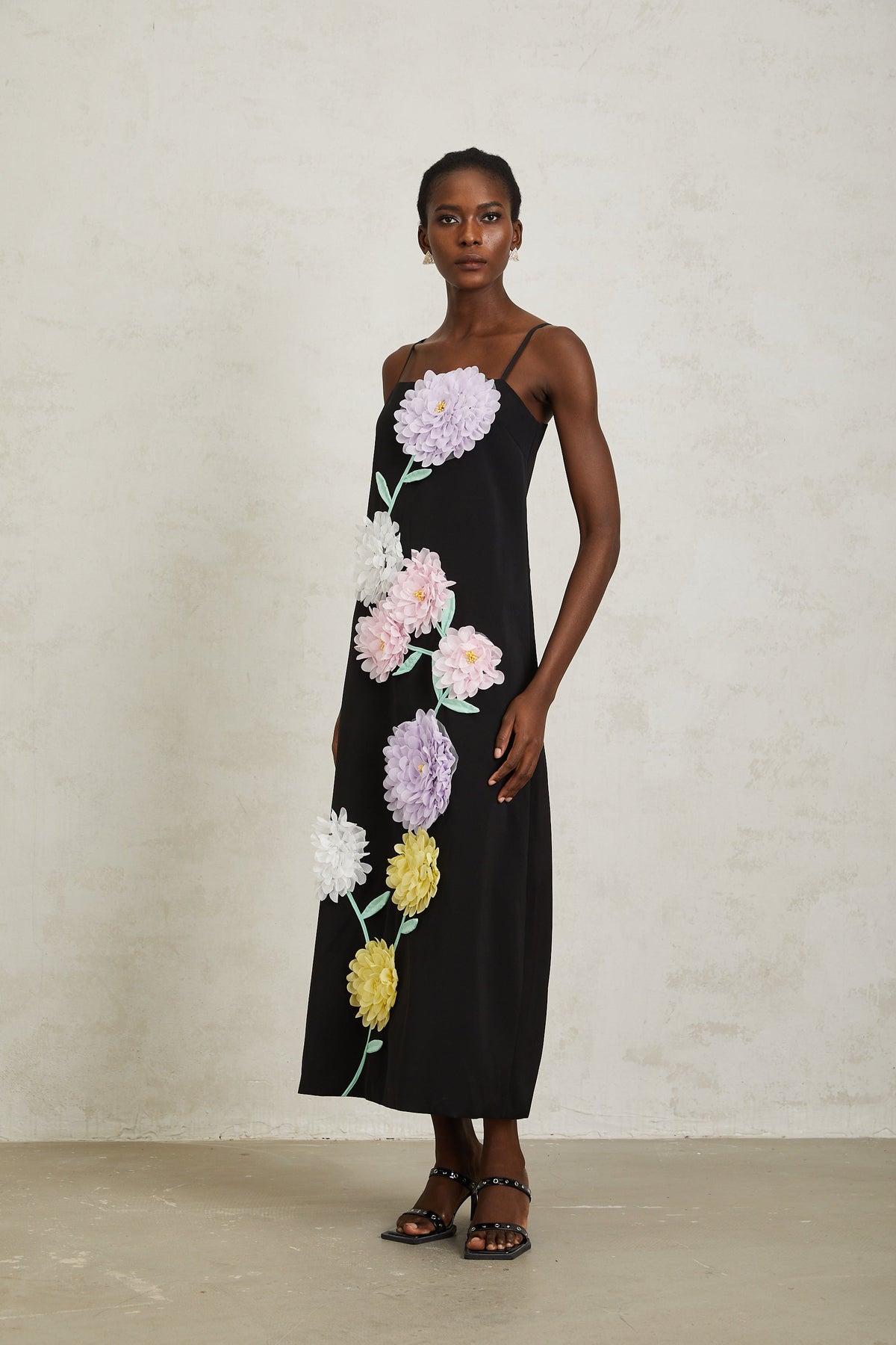Véronique Black 3D Petal Sleeveless Midi Dress - black