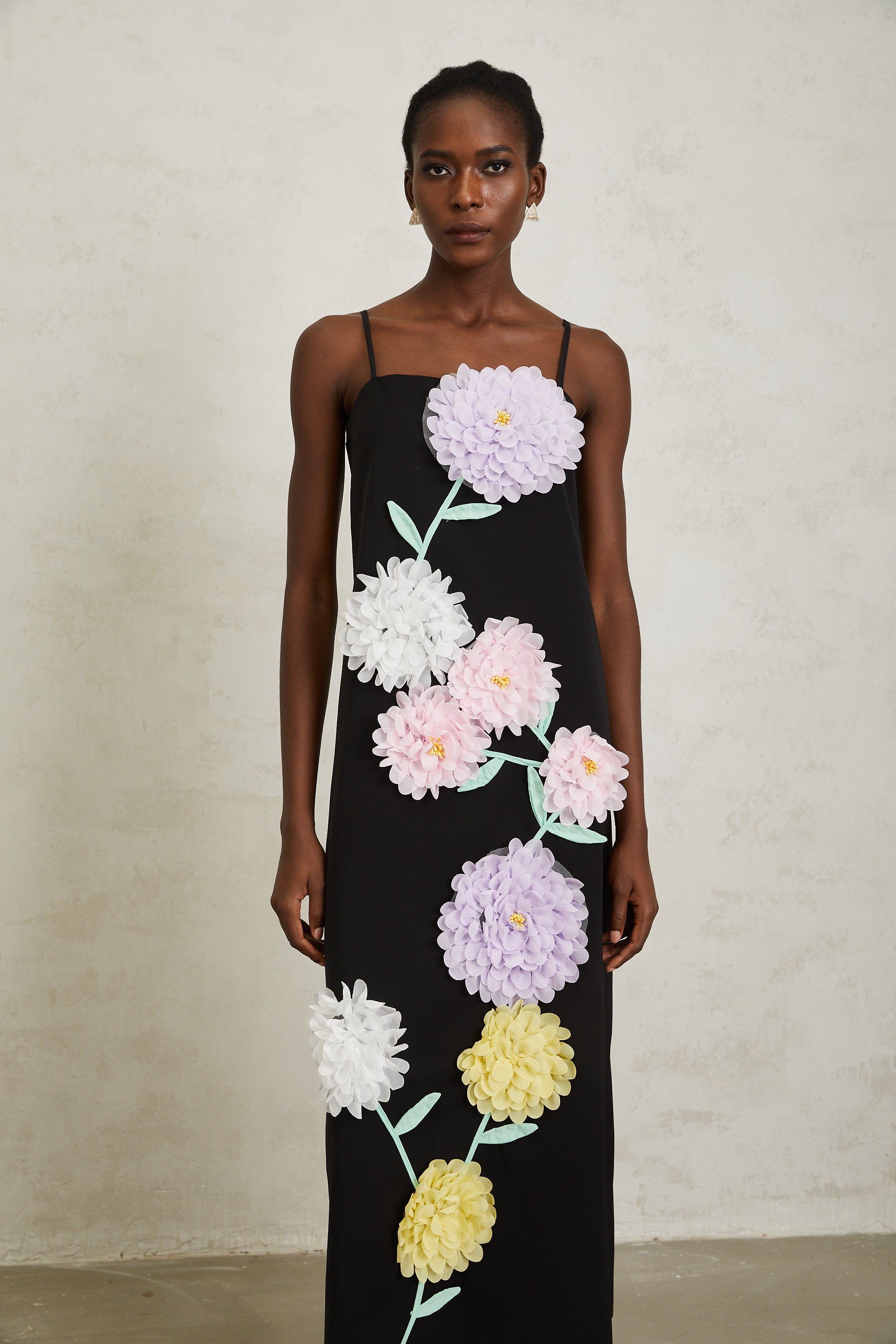 Véronique Black 3D Petal Sleeveless Midi Dress - black