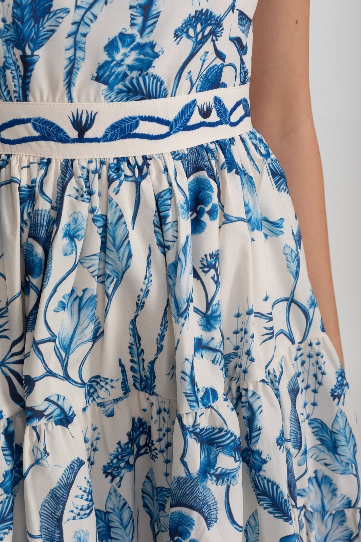 Fitted Mini Dress With Blue Floral And Paisley Pattern - White