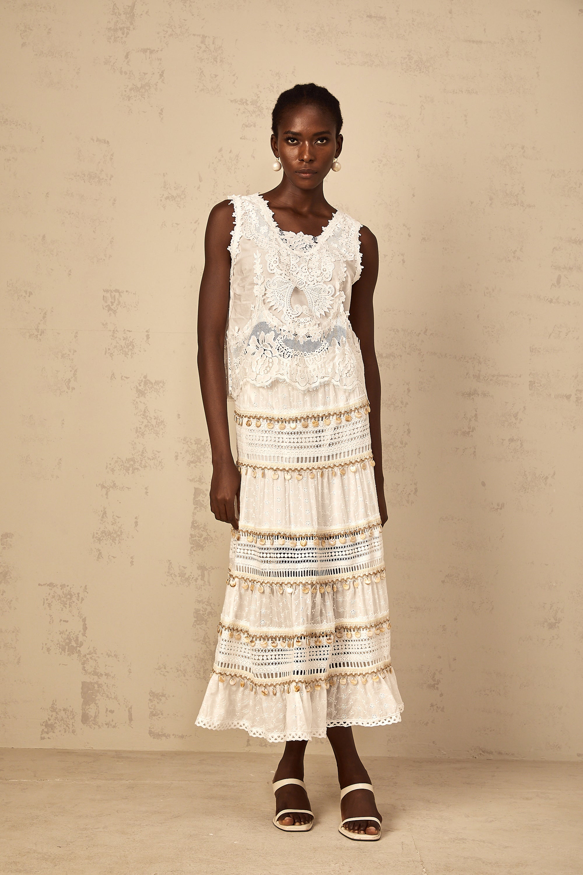 Théoline white floral-embroidered cropped tank top