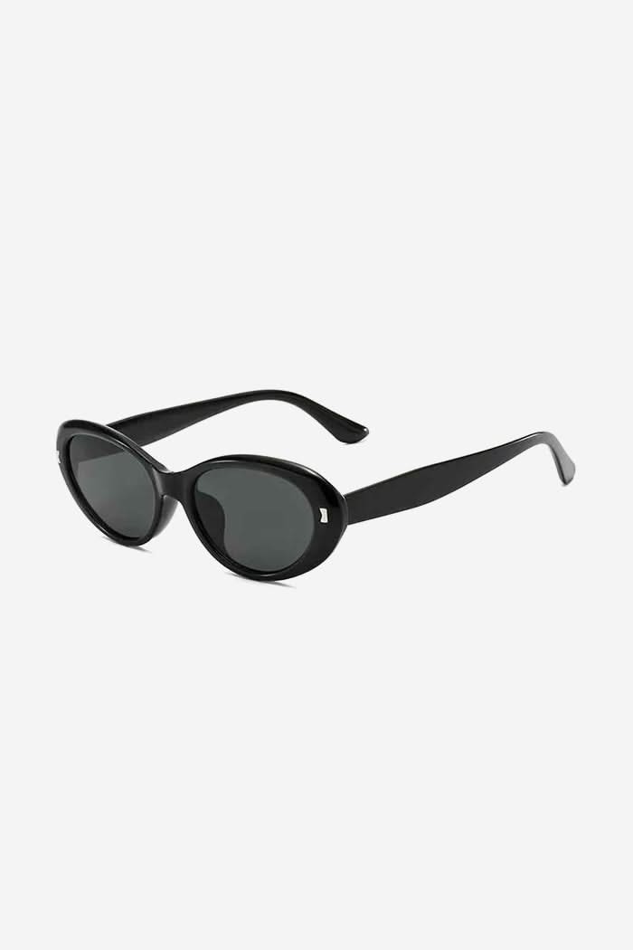 Retro Oval Sunglasses with Thick Glossy Frame – Black