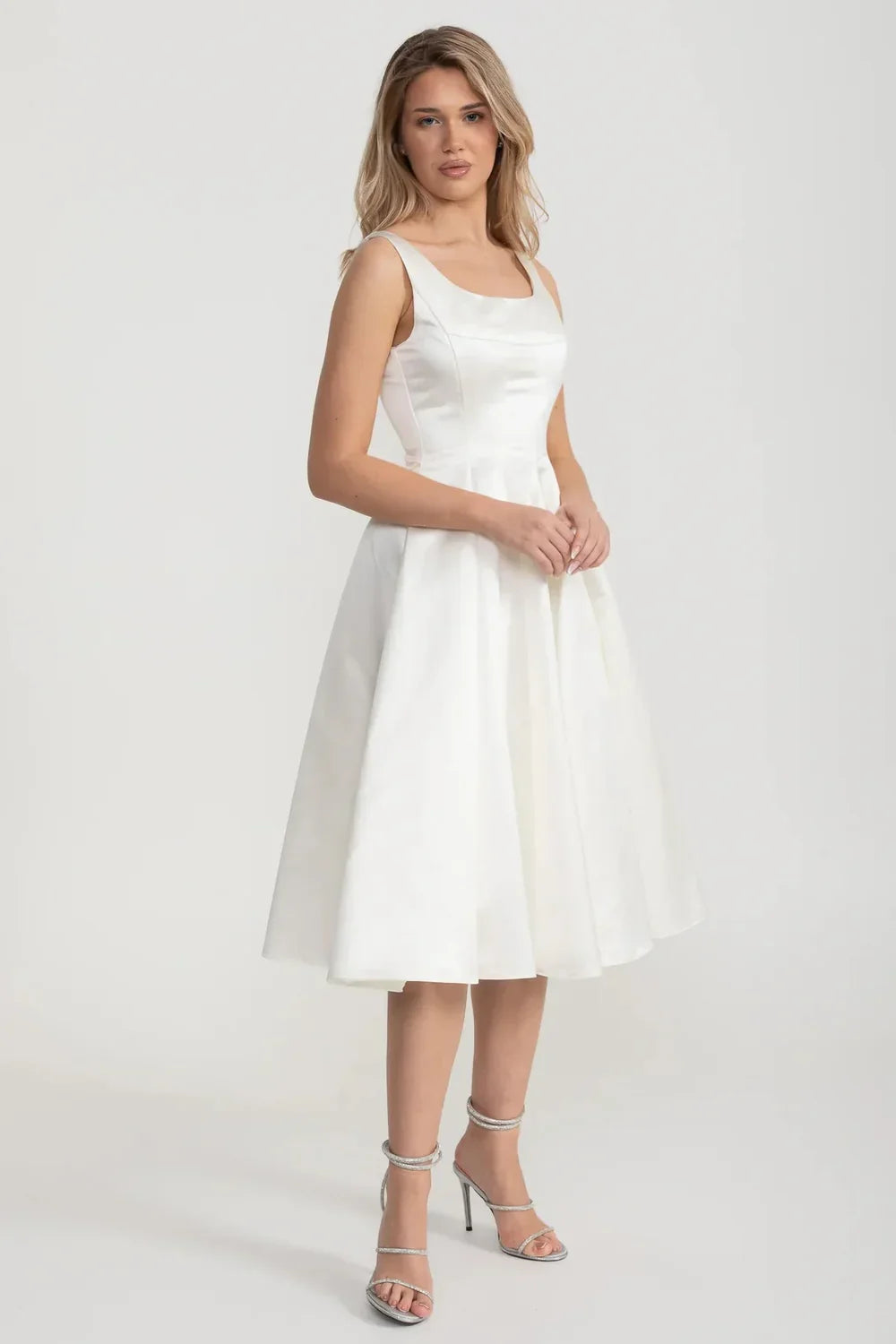 Elegant A-Line Sleeveless Dress With Tailored Bodice And Graceful Flared Skirt - White