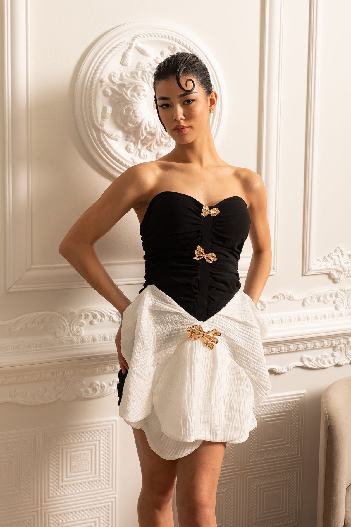 Sleeveless Fitted Dress With Oversized Contrasting Skirt Bow - Black