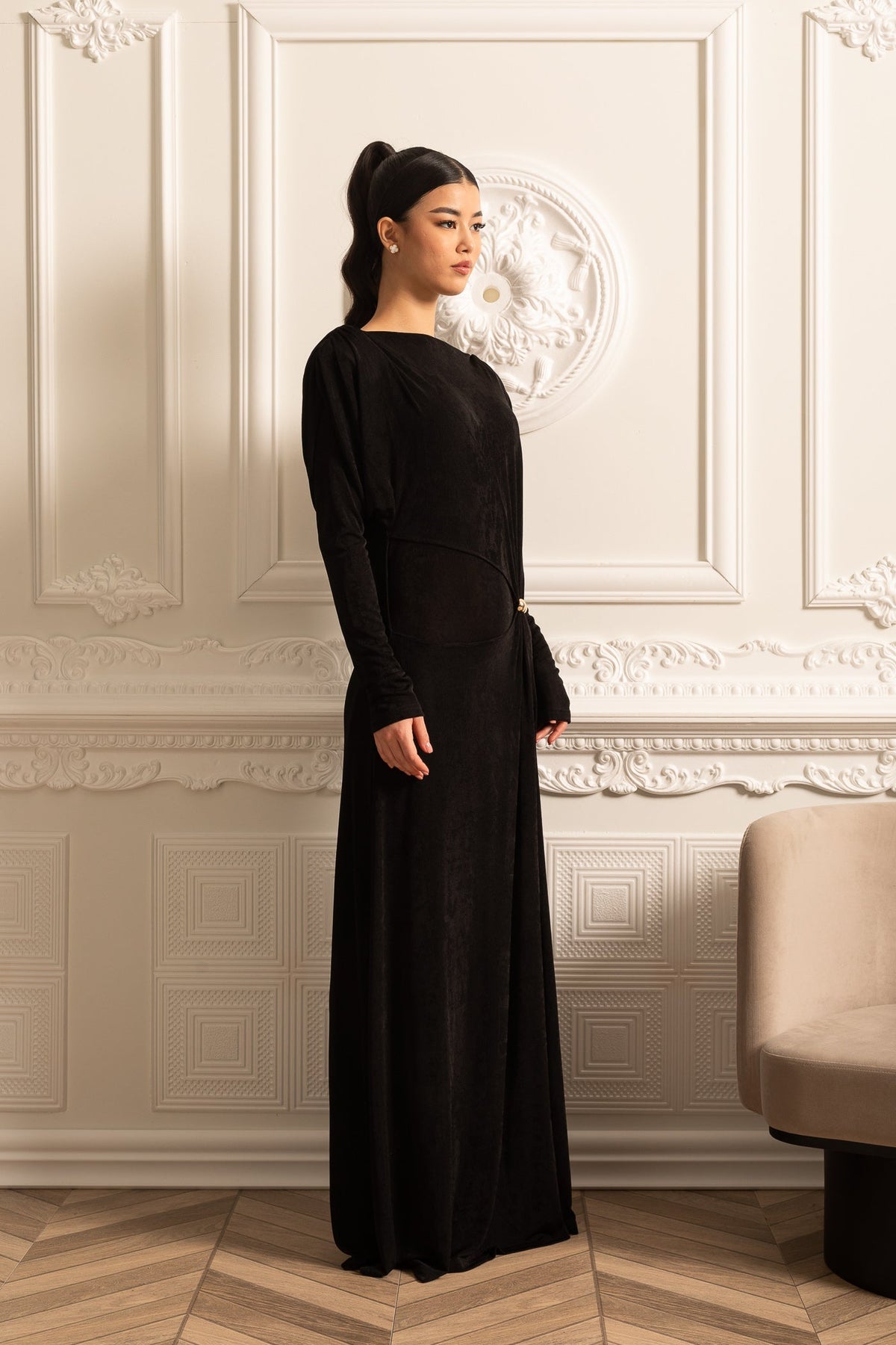 Elegant Long-Sleeved Layered Dress with Structured Shoulders - Black