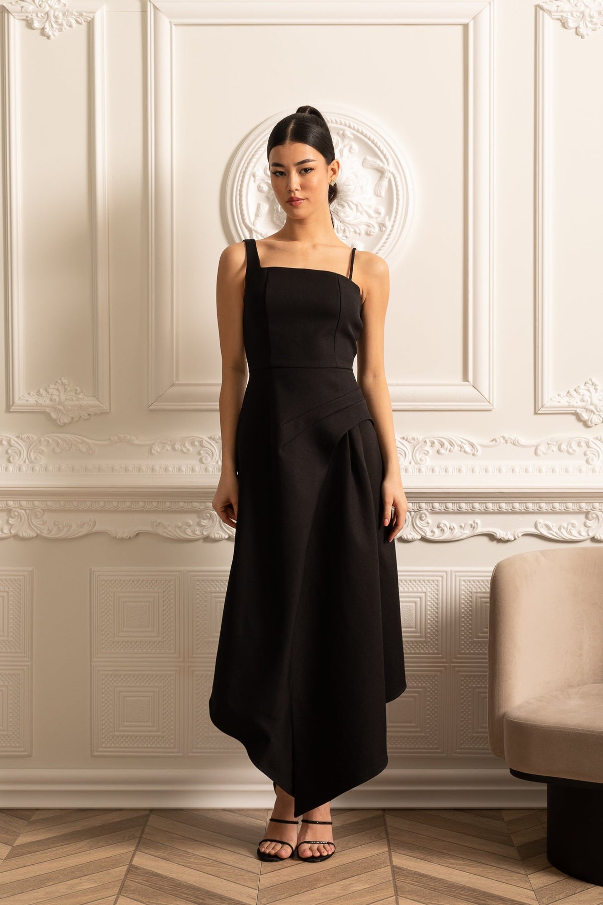 Elegant Asymmetrical Dress With Contrasting White Detachable Capelet - Black