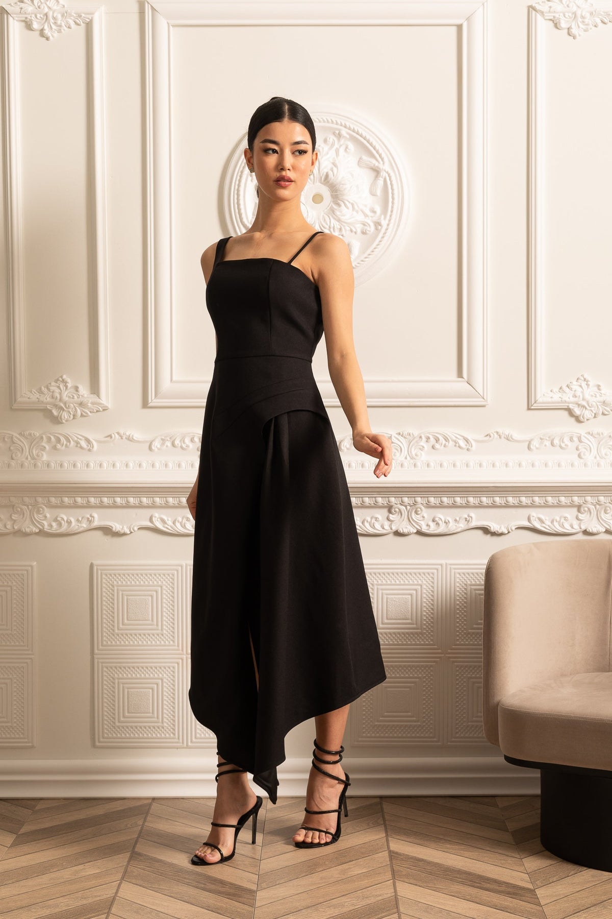 Elegant Asymmetrical Dress With Contrasting White Detachable Capelet - Black