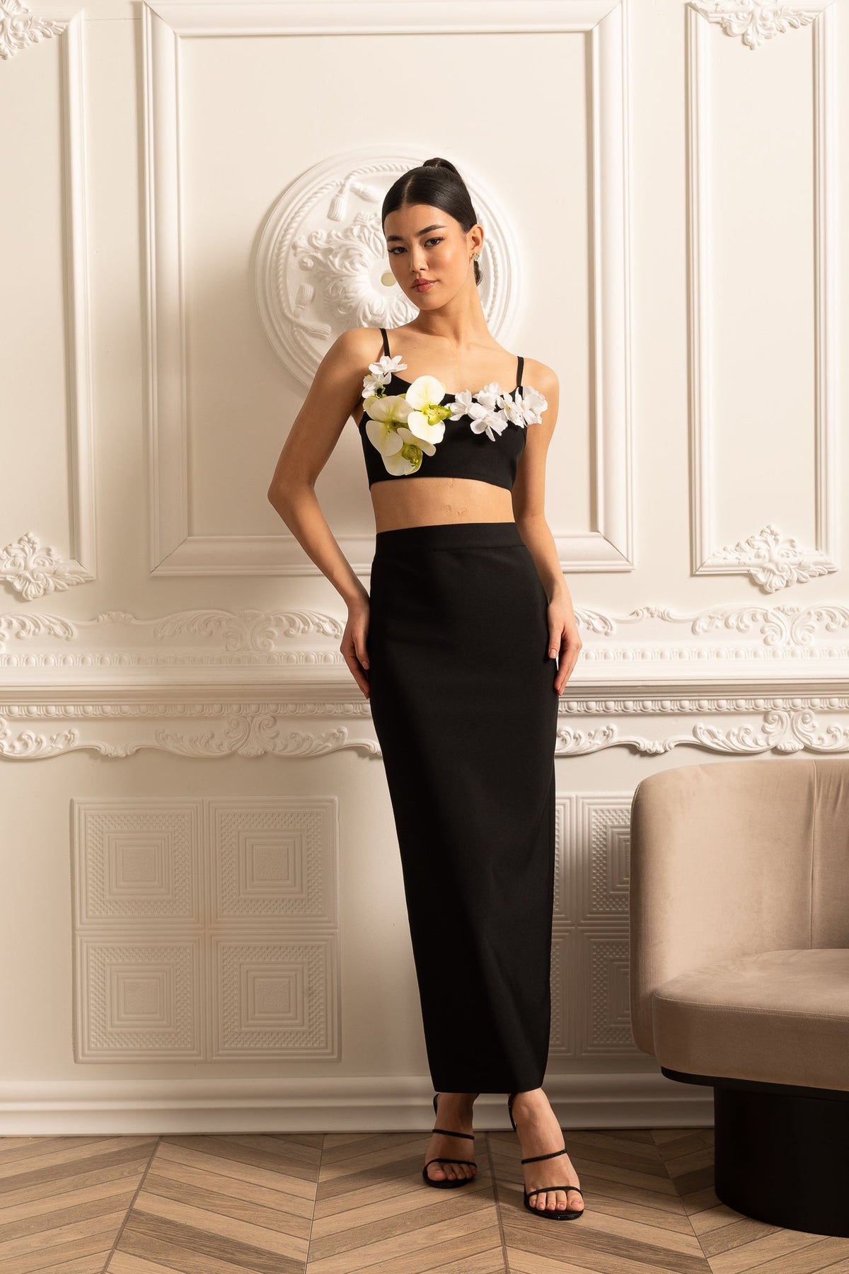 Fitted Co-Ord Set With Natural Aspect Floral Embellishments - Black