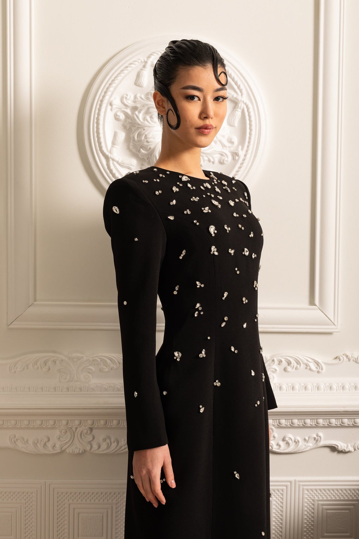 Elegant Long Dress With Sparkling Embellishments - Black