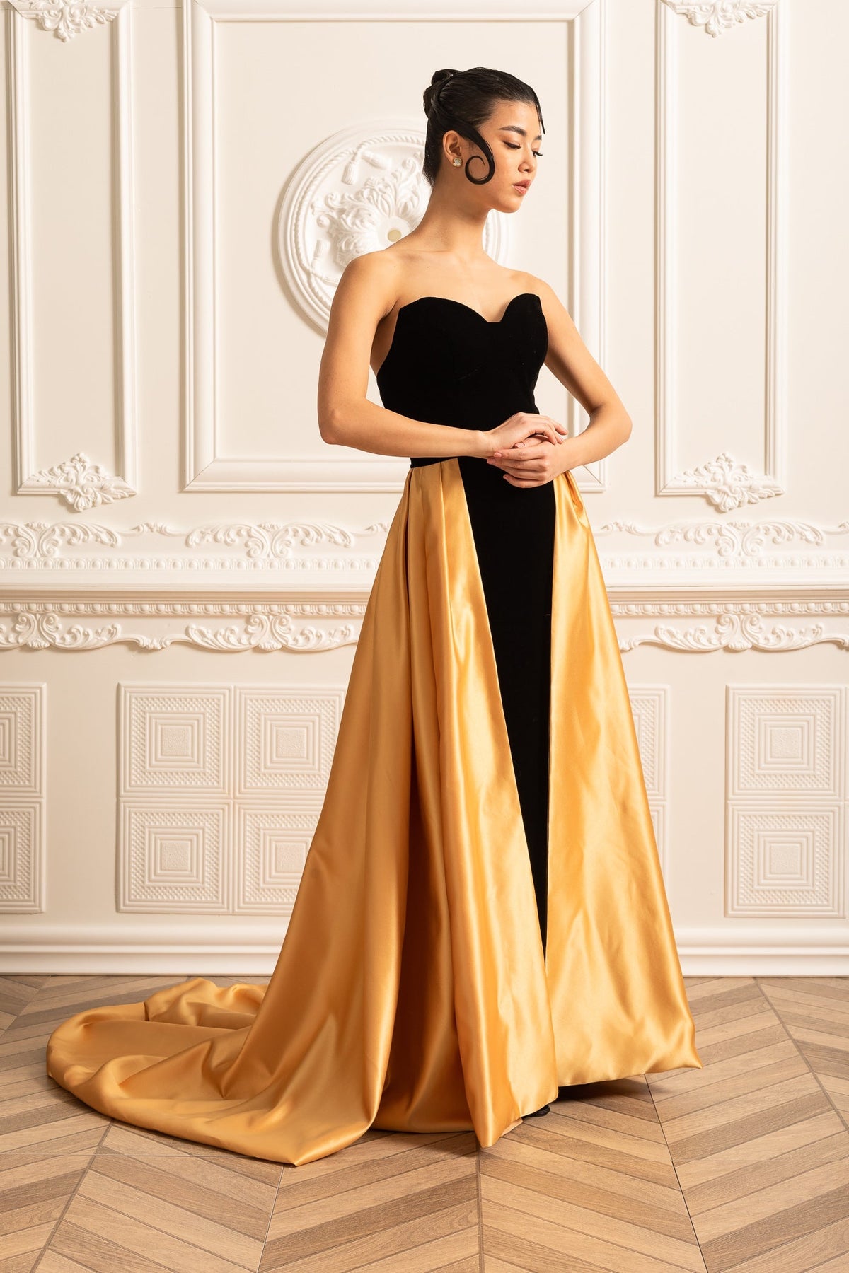 Velvet Gown With Fitted Bodice And Flowing Gold Satin Skirt - Black