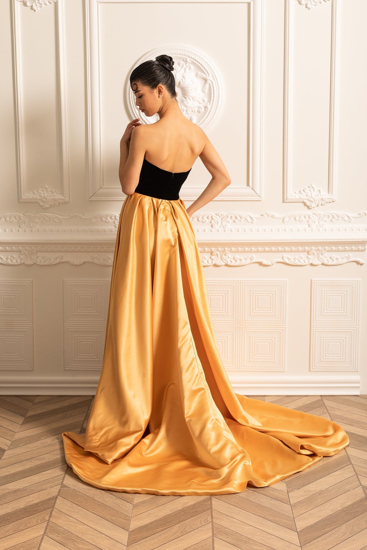 Velvet Gown With Fitted Bodice And Flowing Gold Satin Skirt - Black