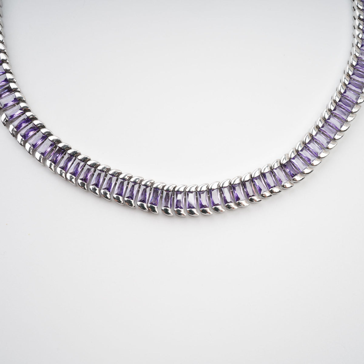 Isoline Light Purple Crystal Embellished Necklace