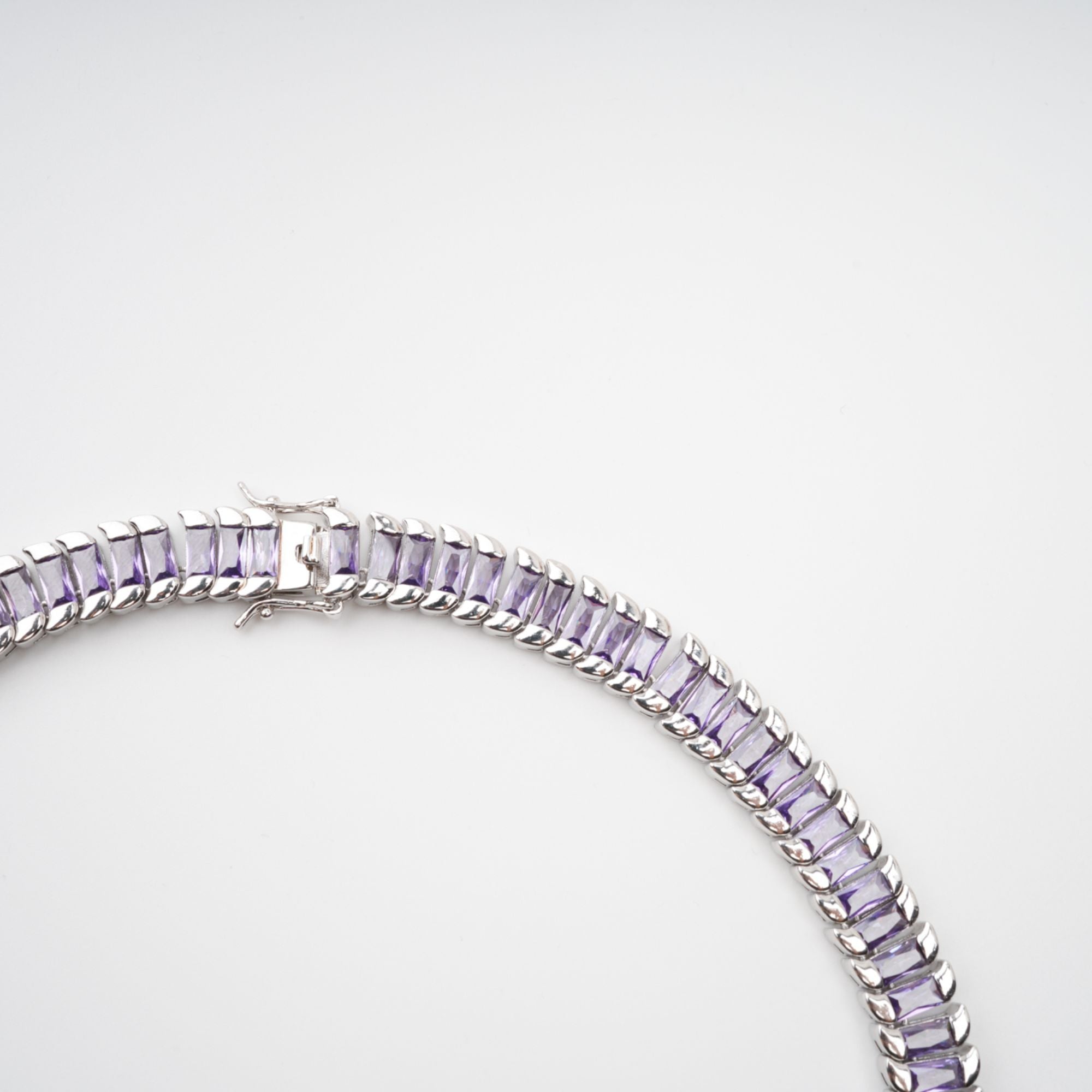 Isoline Light Purple Crystal Embellished Necklace