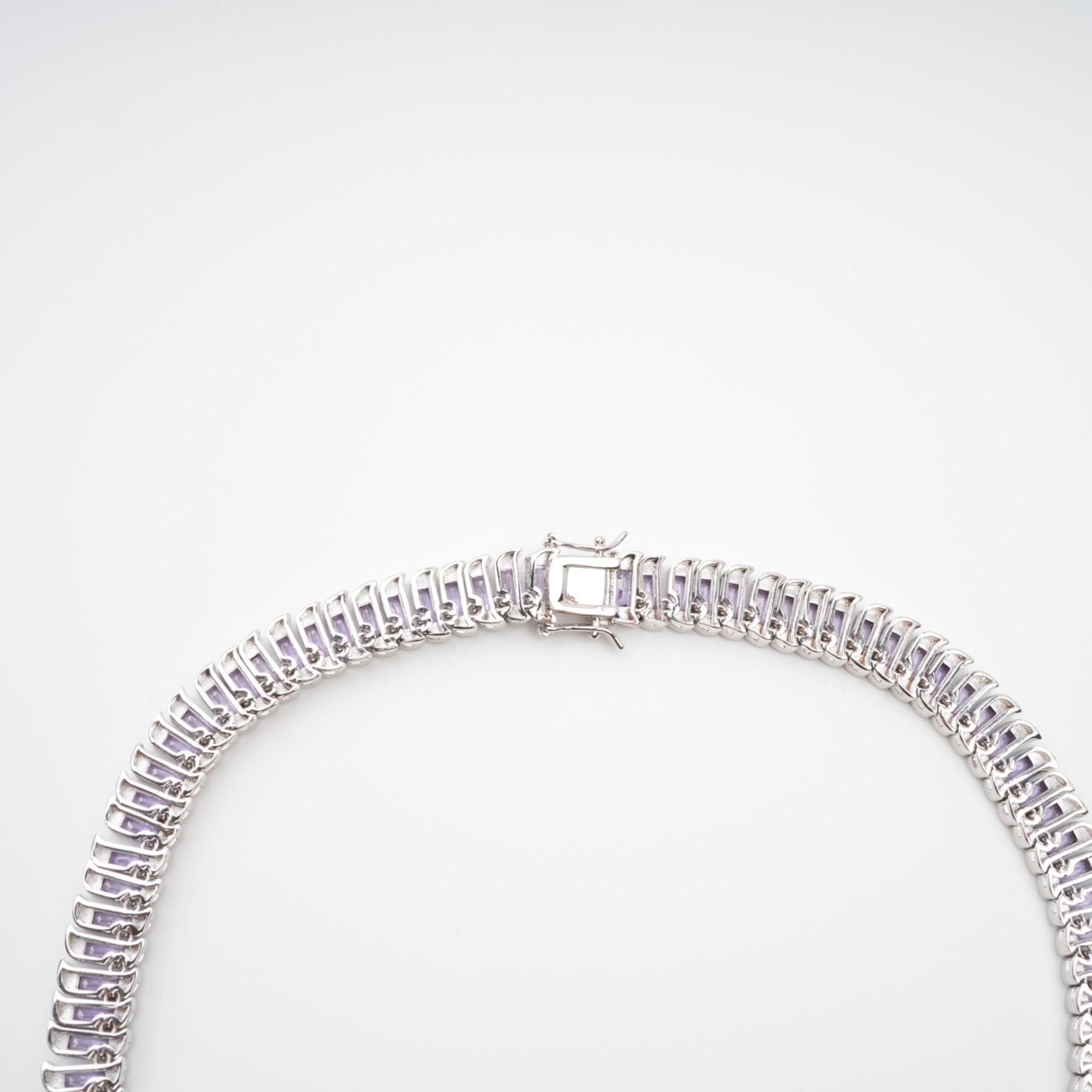 Isoline Light Purple Crystal Embellished Necklace