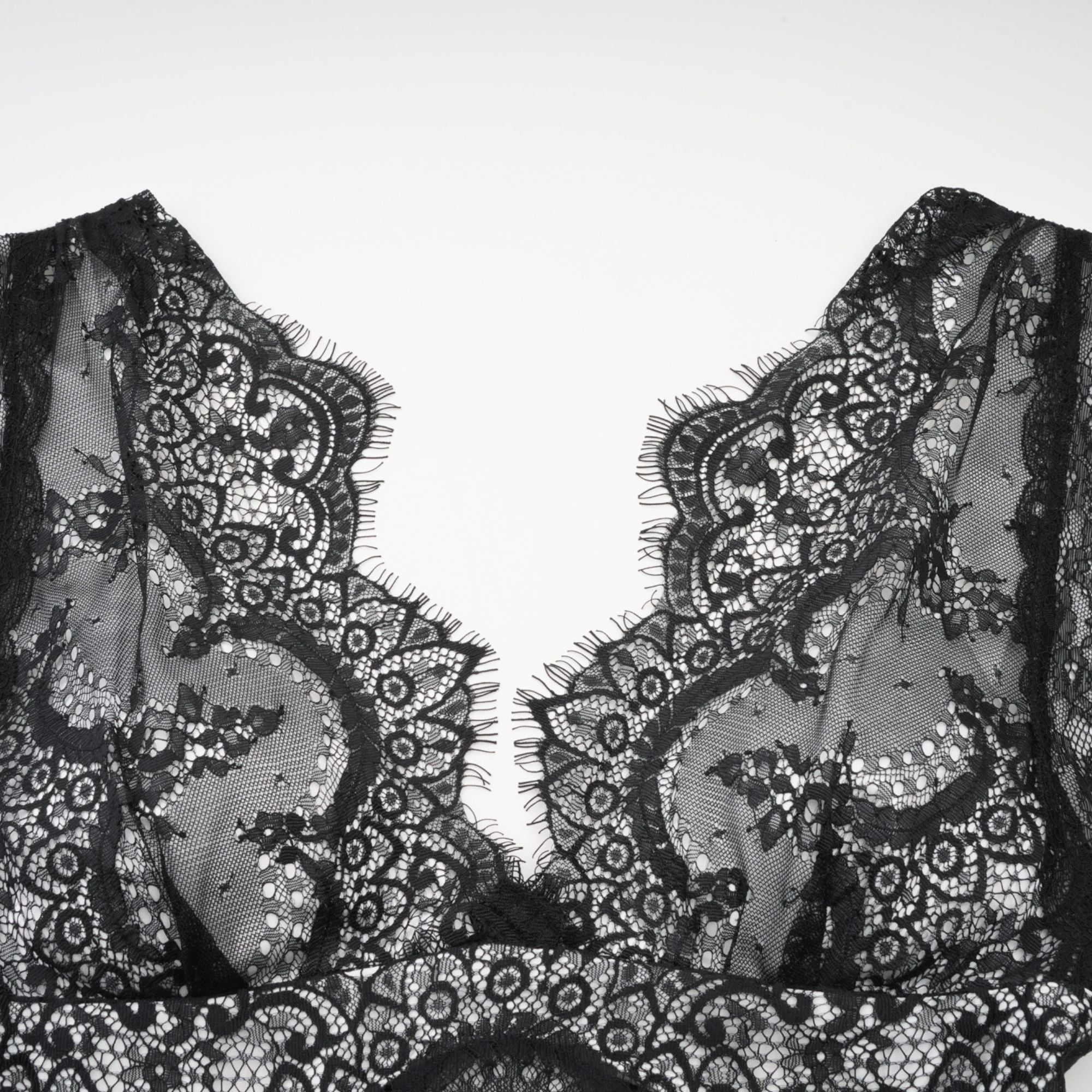 Éléonore contrast-color lace-detail maxi dress