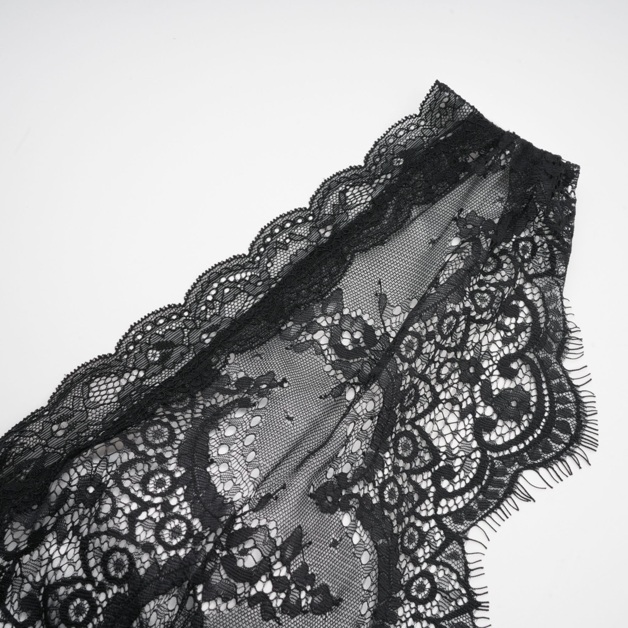 Éléonore contrast-color lace-detail maxi dress