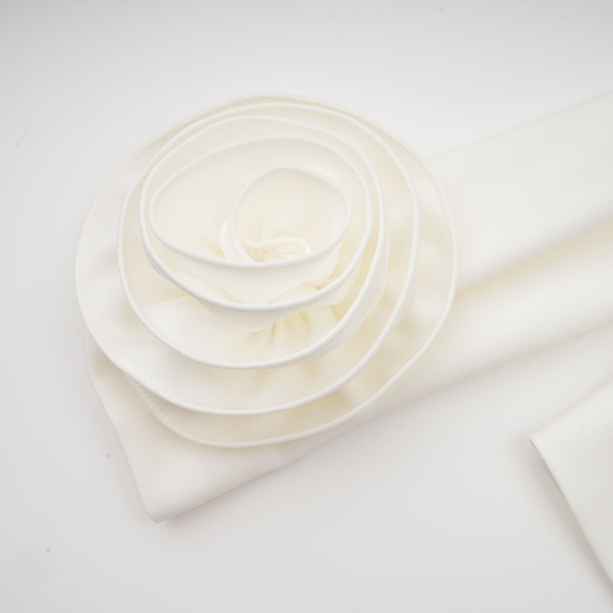 Hilaire white 3d-petal top & skirt matching set