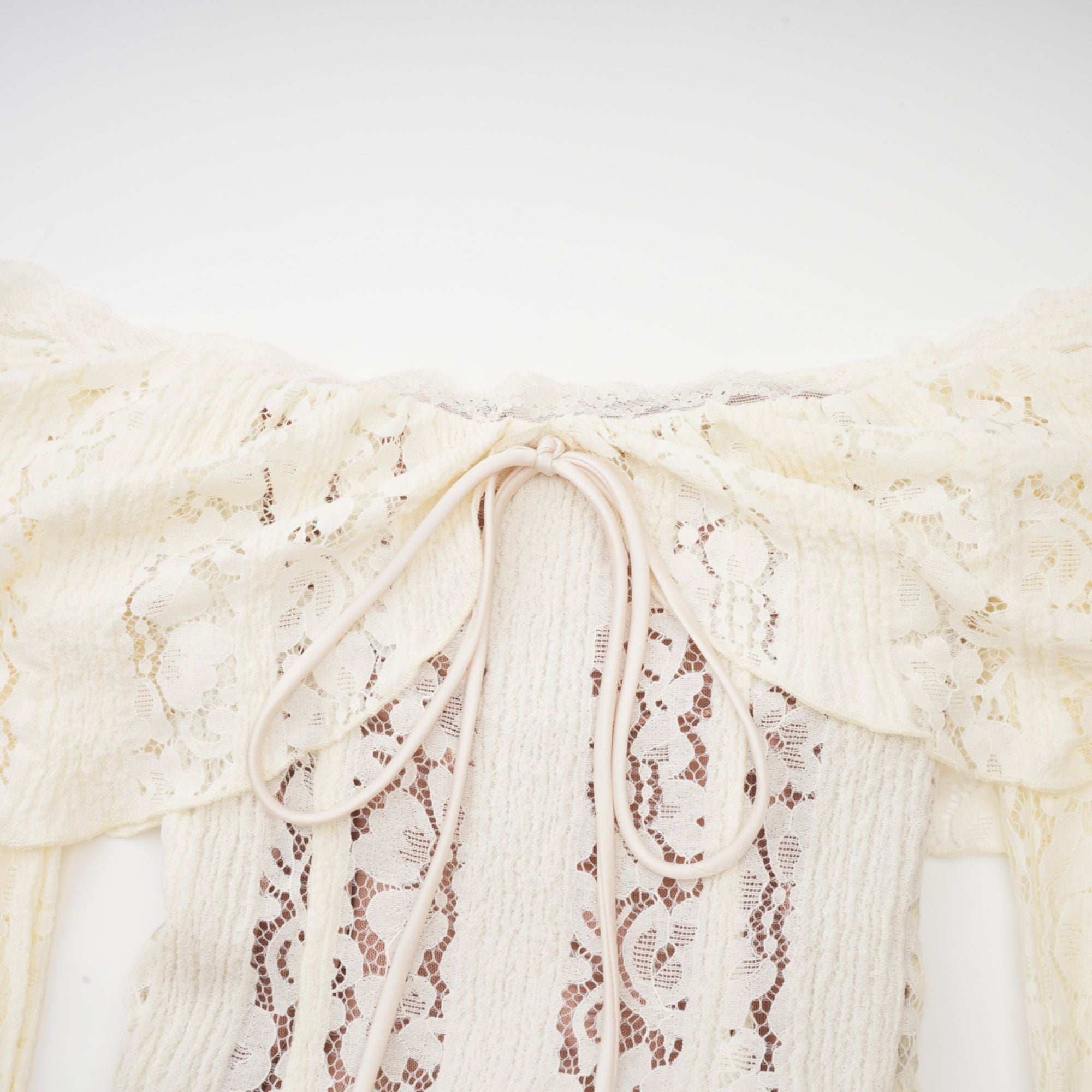 Émeline floral lace train-design maxi dress in Neutrals