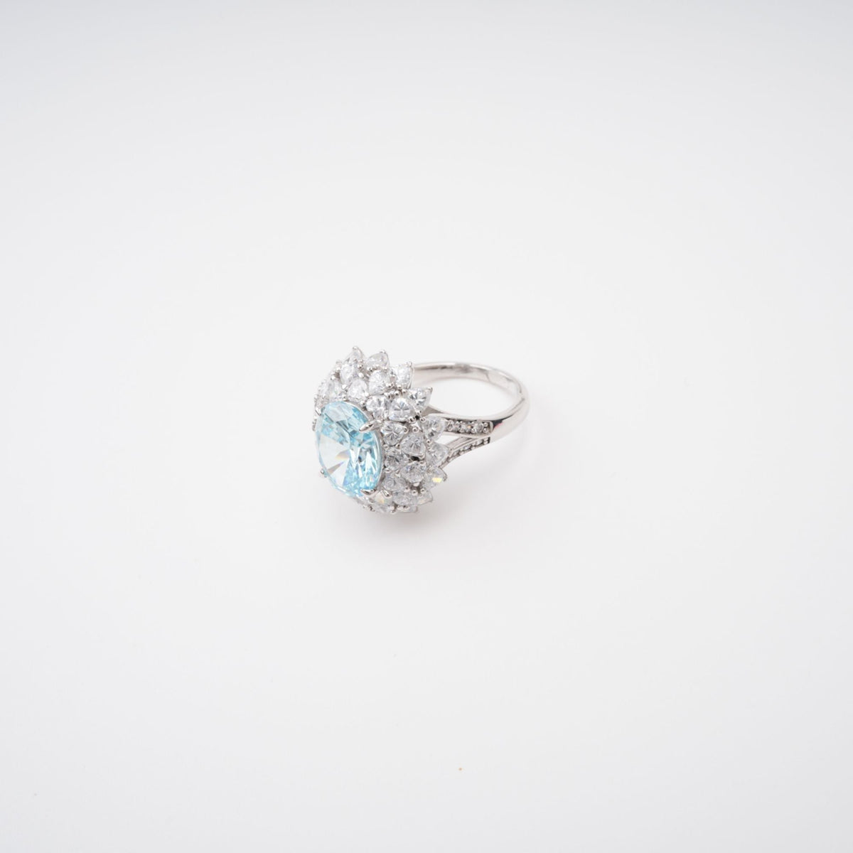 Céleste Blue Oval Cut Gemstone Sterling Silver Ring