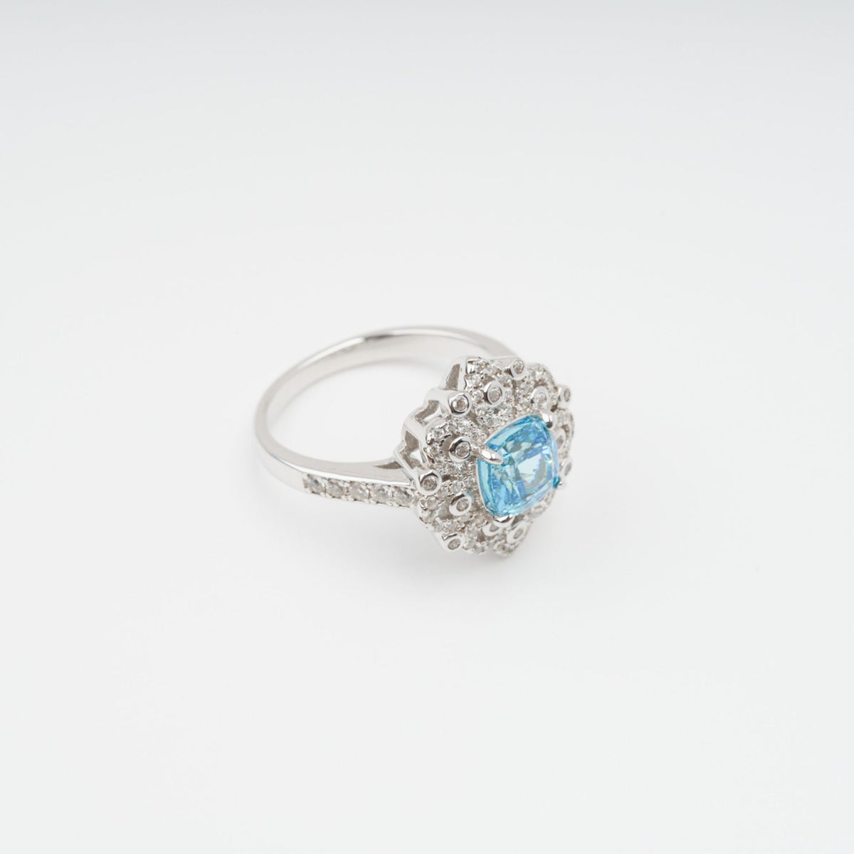 Énigme Blue Cushion Cut Gemstone Sterling Silver Ring