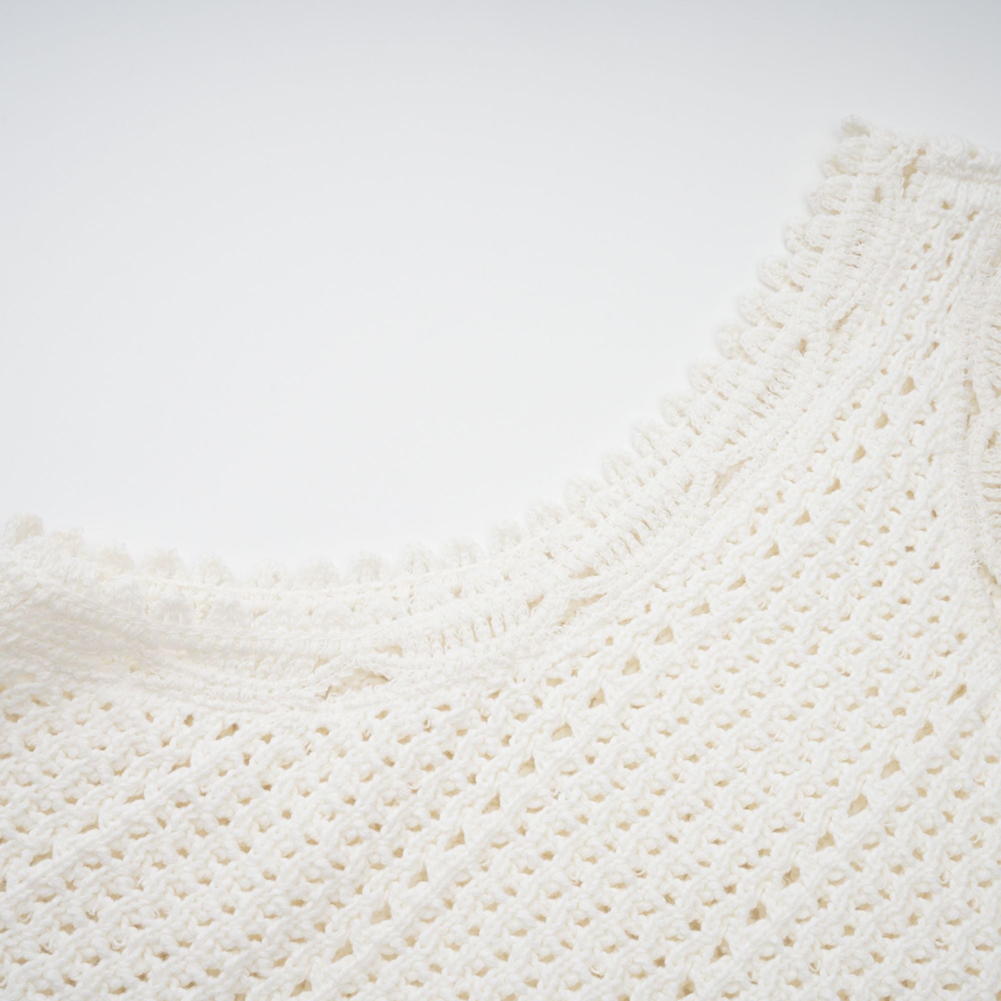 Gisèle White Floral Appliqué Crochet Knit Two-Piece Top and Shorts Set