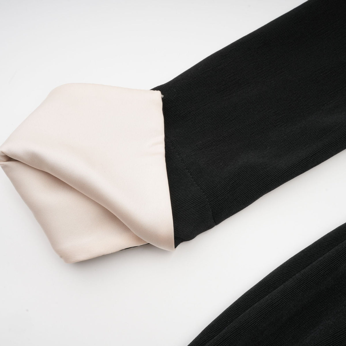 Karine contrast-color bowknot v-neck maxi dress (Final Sale-US Only)