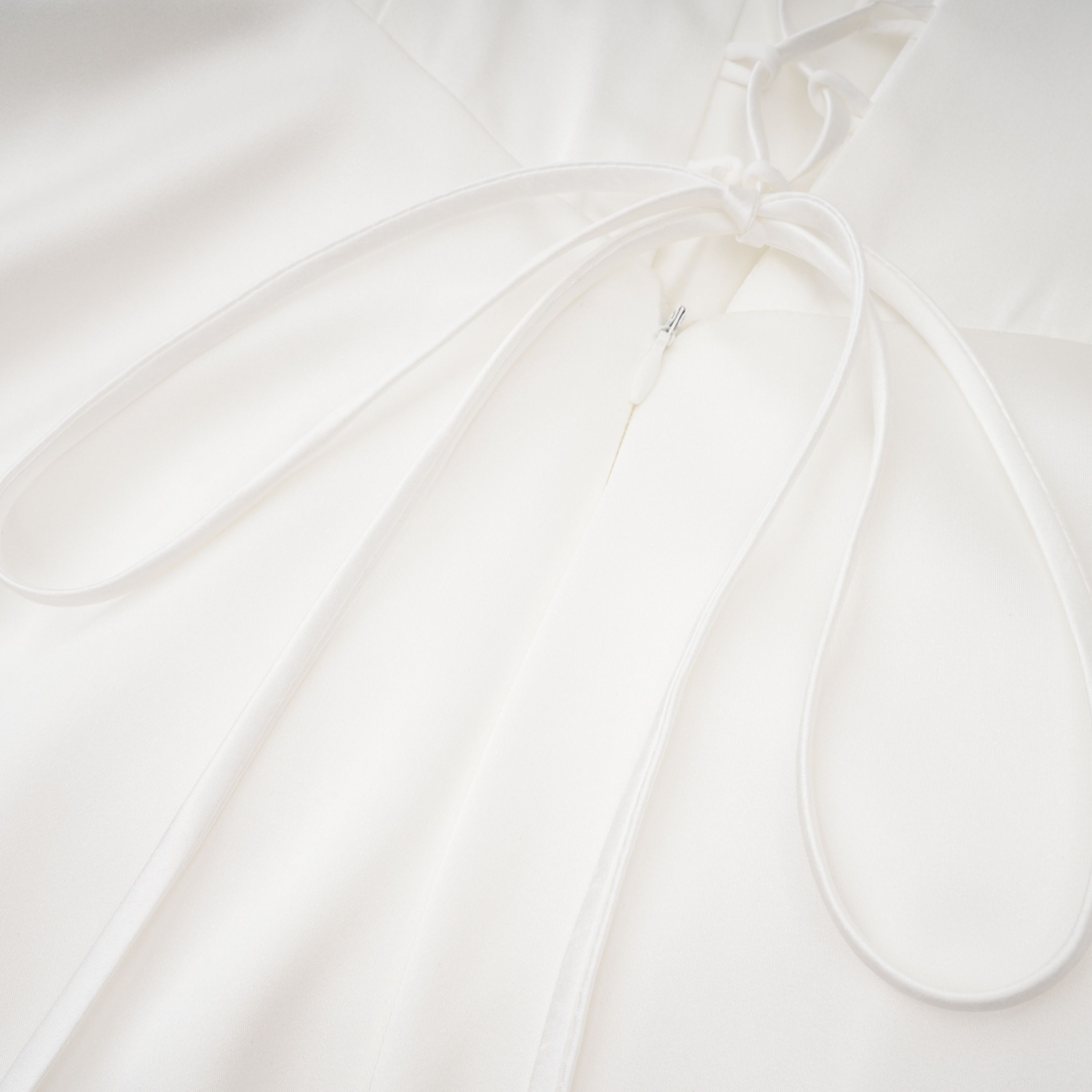 Víctor White Off-Shoulder Lace Panel Maxi Dress