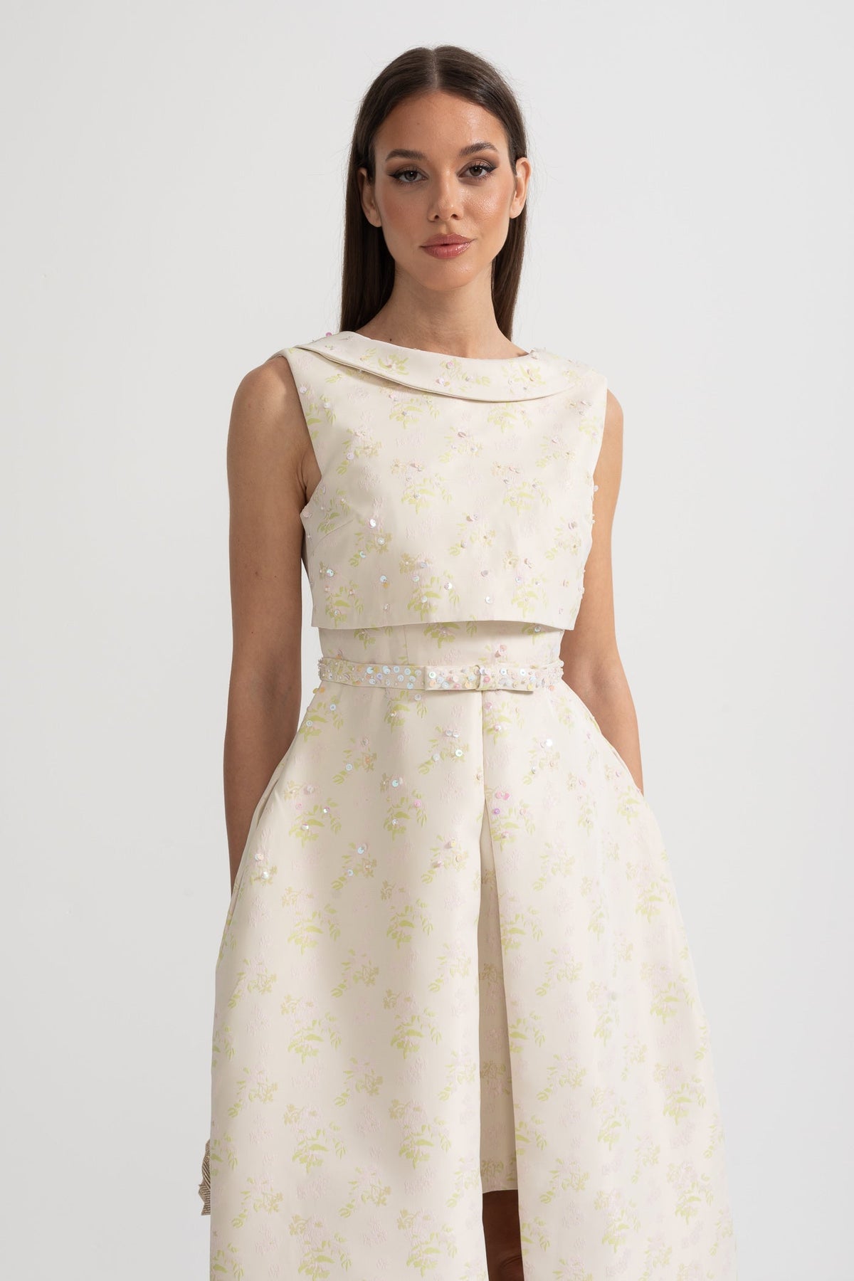 Floral Embroidered Sleeveless Dress With High Neckline And Front Slit - Ivoire