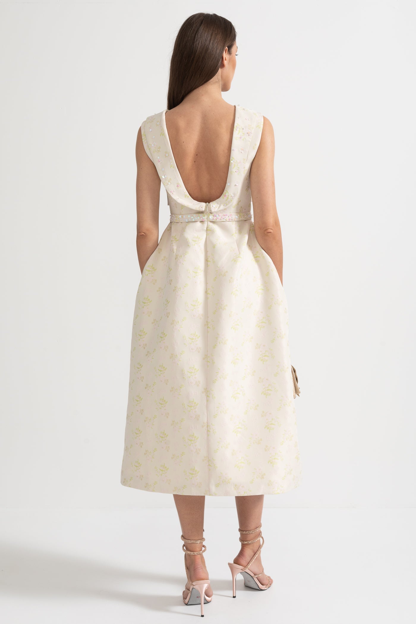 Floral Embroidered Sleeveless Dress With High Neckline And Front Slit - Ivoire