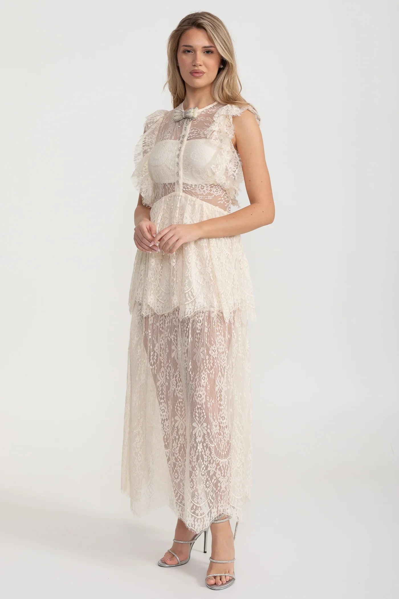 Elegant Vintage-Inspired Lace Dress With Ruffled Details And Layered Skirt - Ivoire