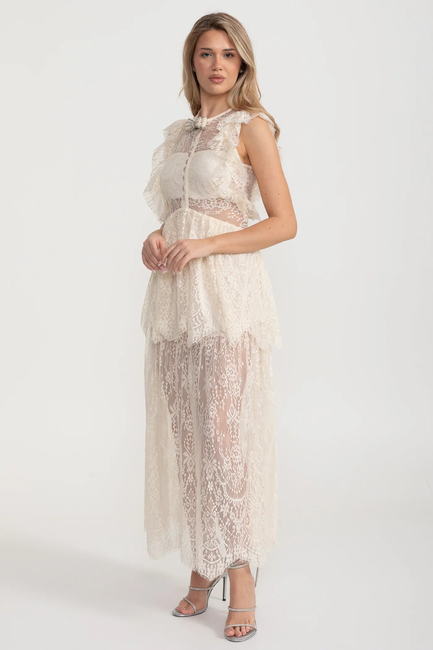 Elegant Vintage-Inspired Lace Dress With Ruffled Details And Layered Skirt - Ivoire