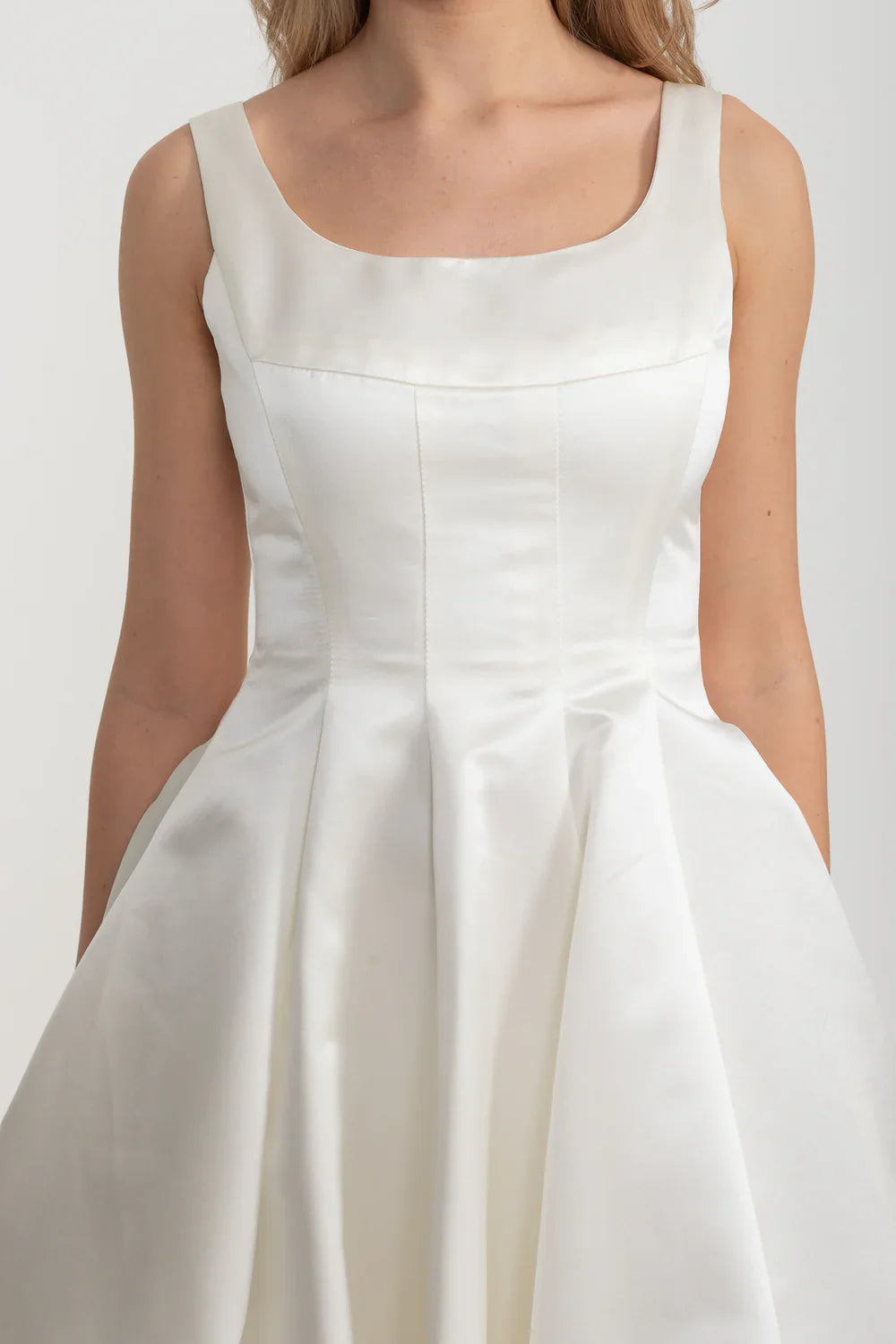 Elegant A-Line Sleeveless Dress With Tailored Bodice And Graceful Flared Skirt - White