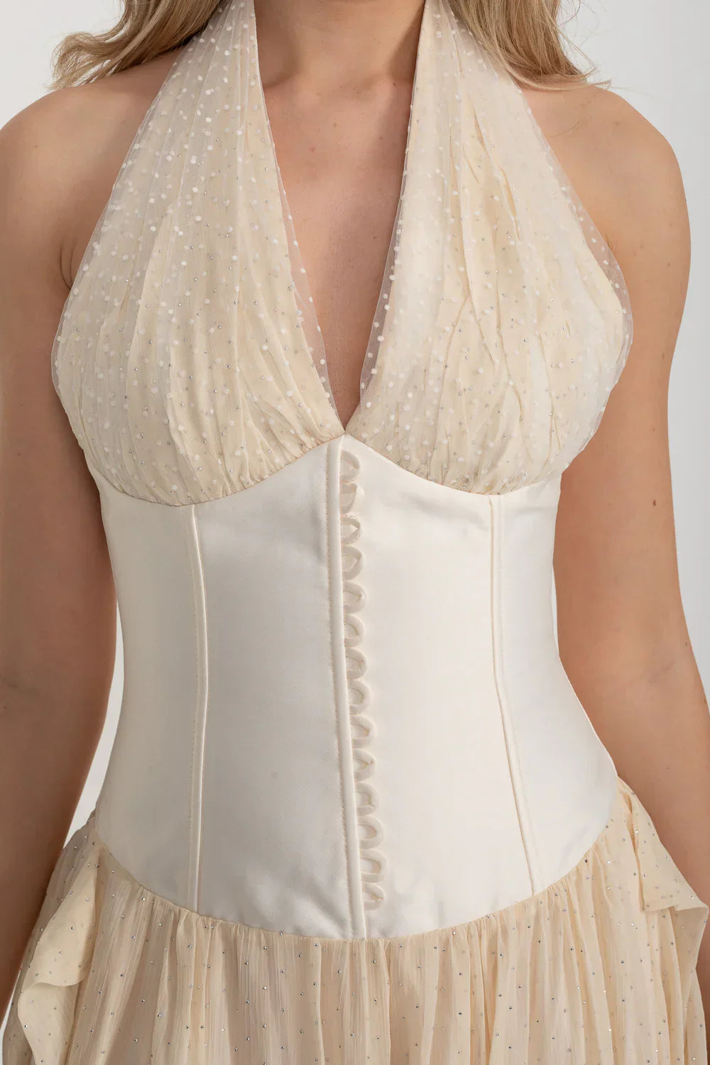 Elegant Gown With Fitted Corset-Style Bodice And Flowing Maxi Skirt - Ivoire
