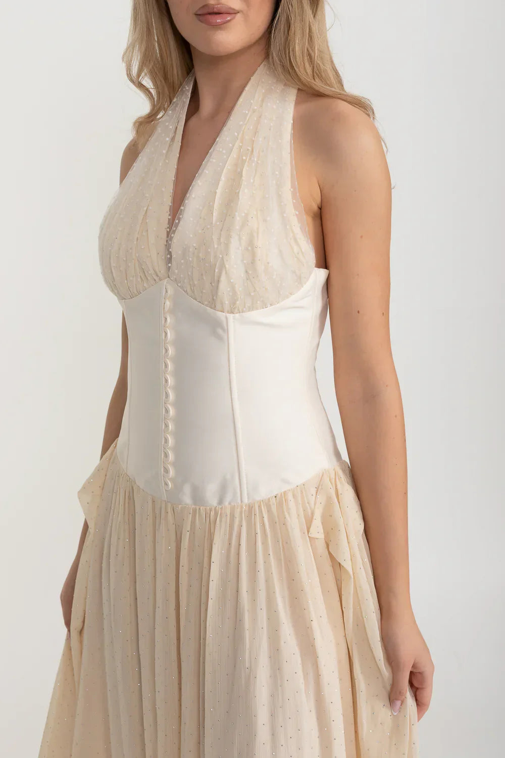 Elegant Gown With Fitted Corset-Style Bodice And Flowing Maxi Skirt - Ivoire