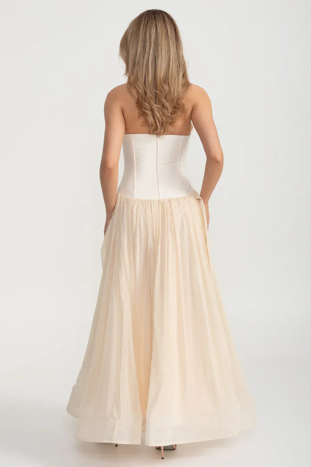 Elegant Gown With Fitted Corset-Style Bodice And Flowing Maxi Skirt - Ivoire
