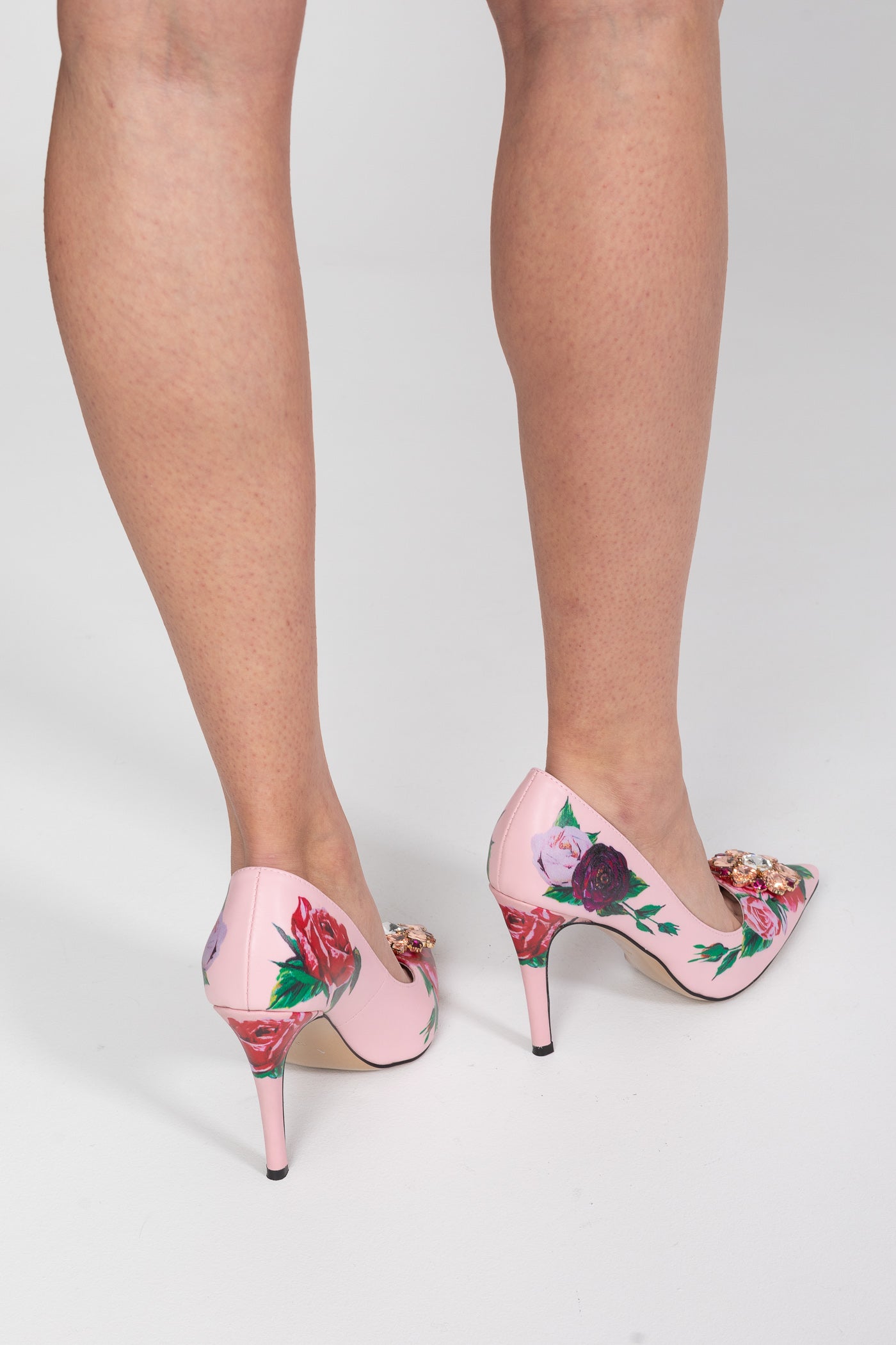 Rose-Print Pointed-Toe Pumps With Crystal Brooch - Pink