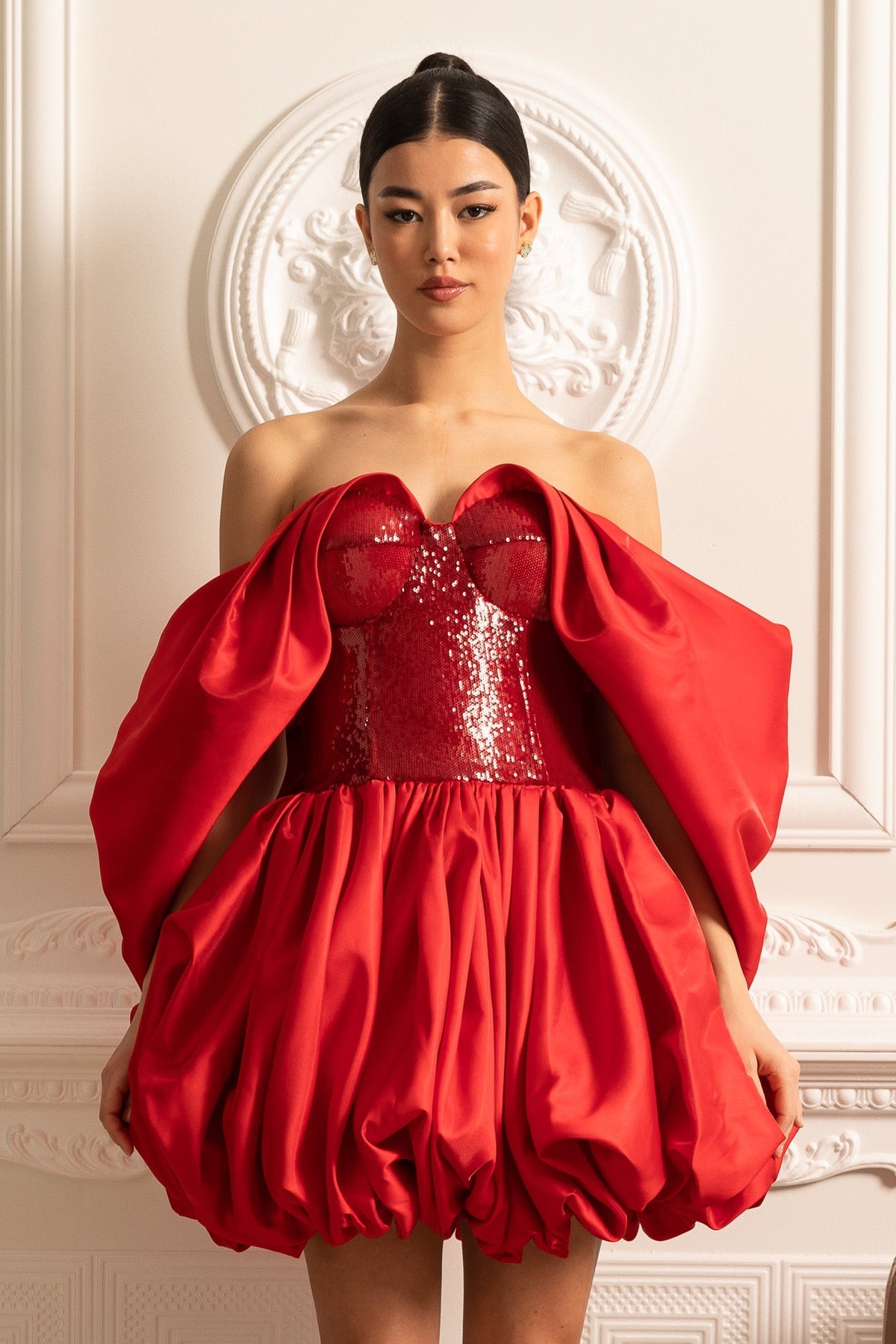 Off-Shoulder Dress With Voluminous Skirt And Flowing Sleeves - Red