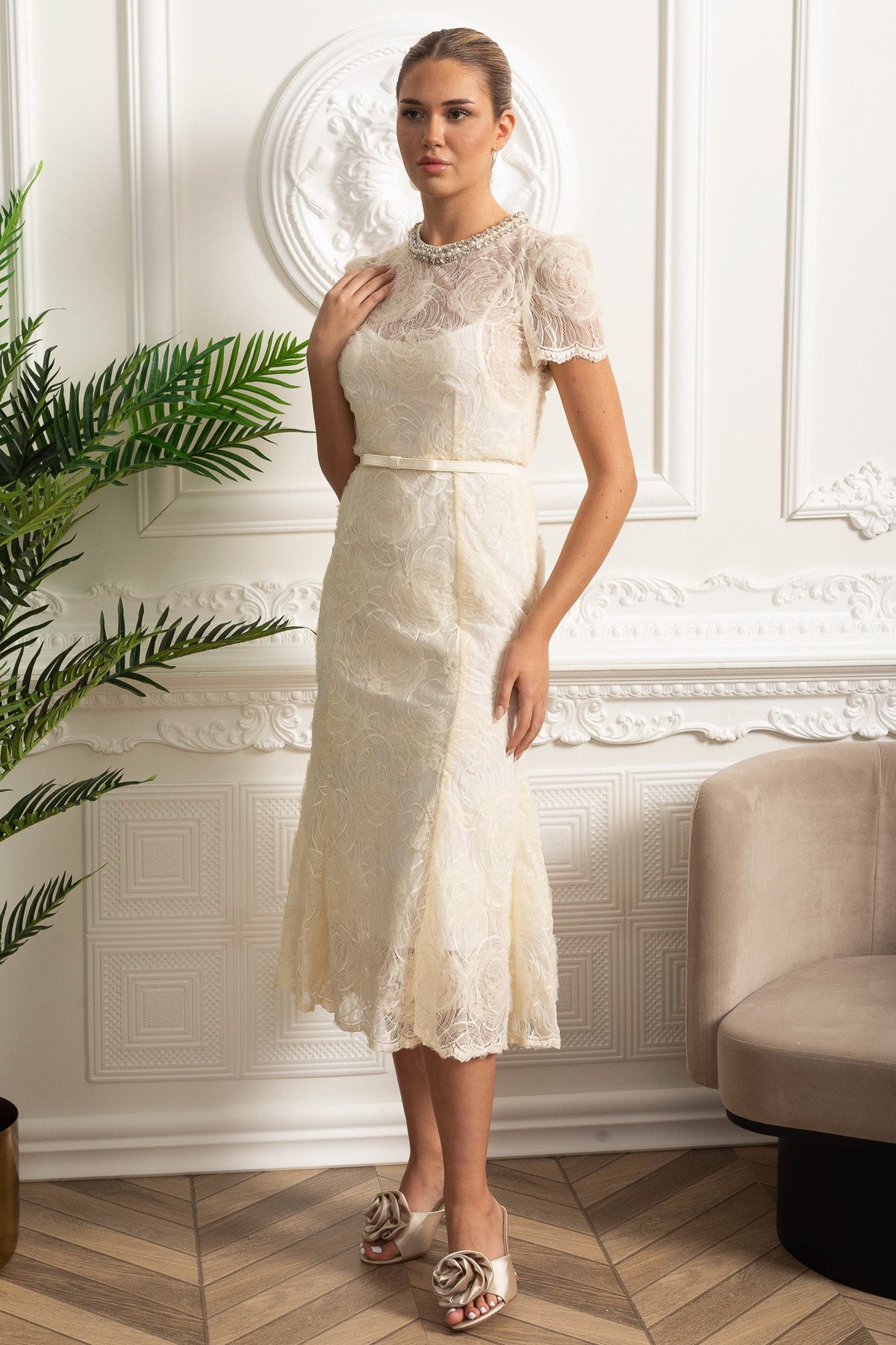 Midi Lace Dress with Short Sleeves and Delicate Waist Belt - Ivoire