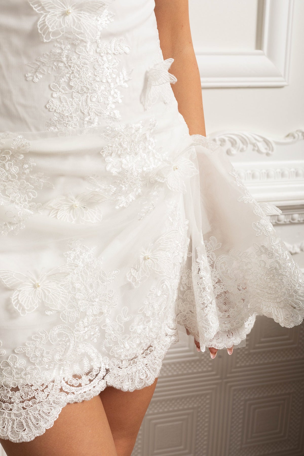 Scalloped Sweetheart Mini Dress With Embroidered Tulle - White