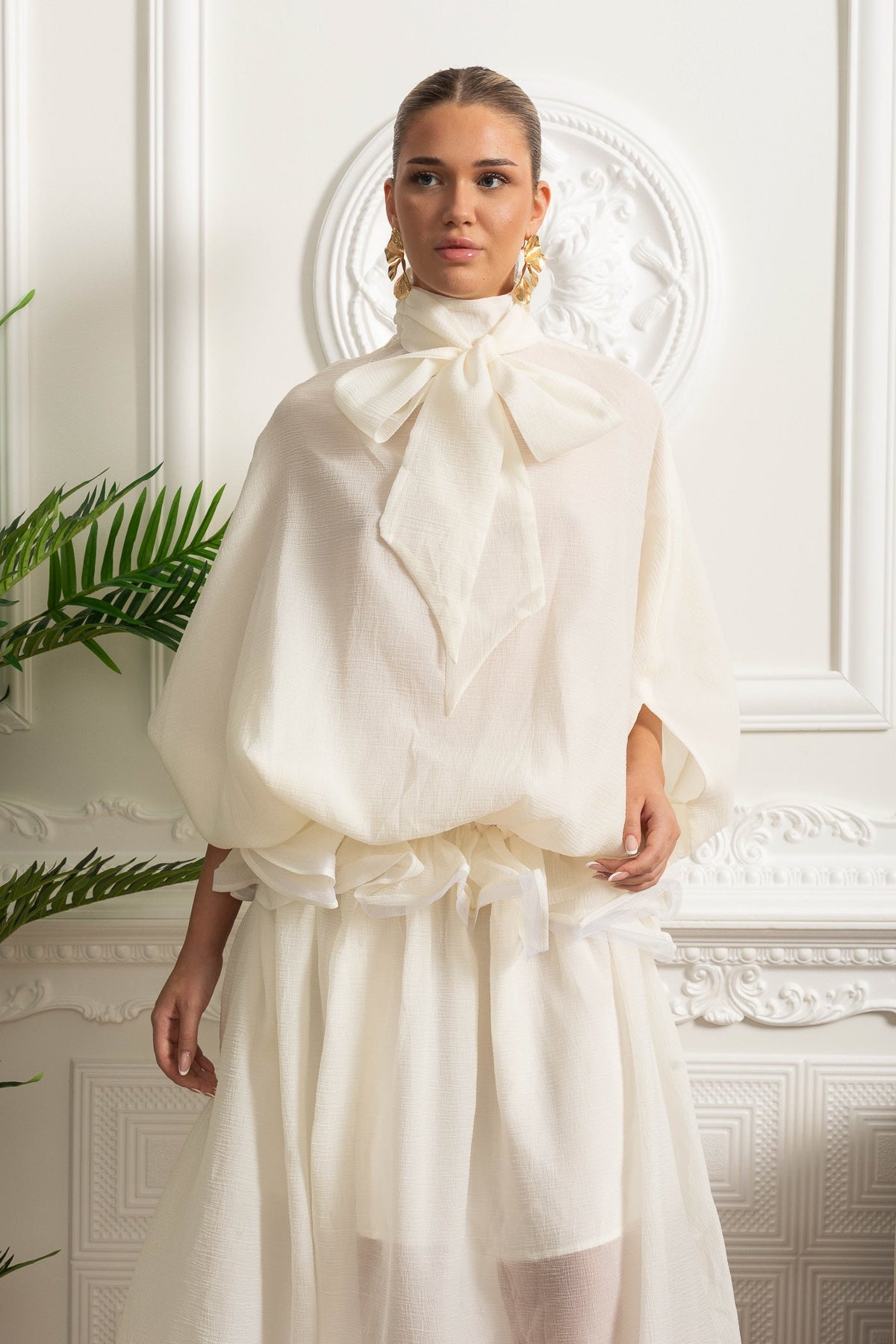 Organza Maxi Dress with Bow Collar and Voluminous Silhouette - Ivoire