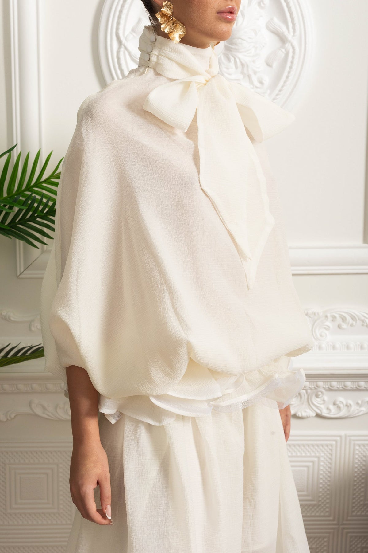 Organza Maxi Dress with Bow Collar and Voluminous Silhouette - Ivoire