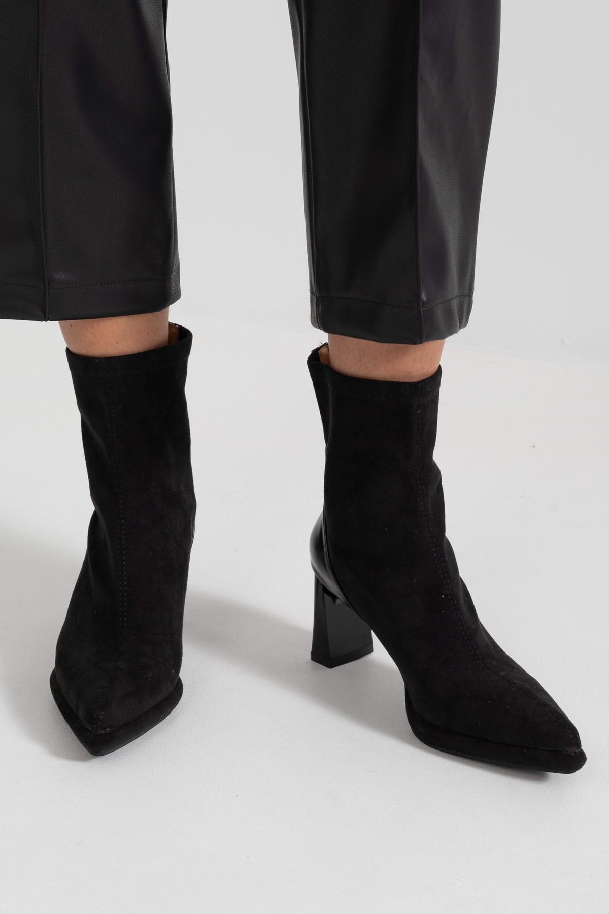 Ottavia Glossy Heel Suede Ankle Boot - Black