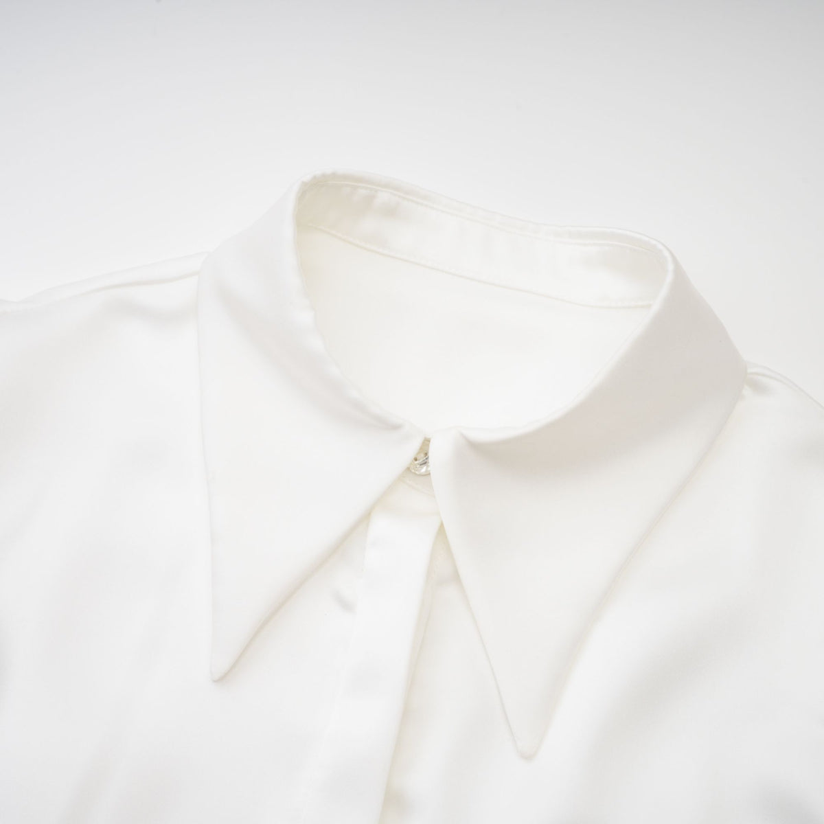 Andréa white ruffled trim shirt